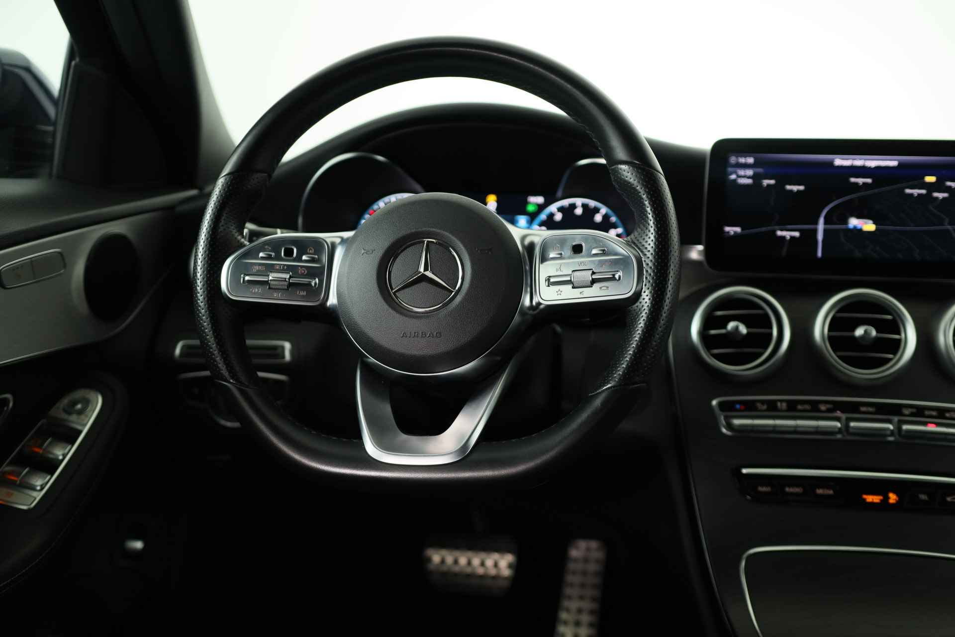 Mercedes-Benz C-Klasse 180 Premium Pack | AMG Line | Sportstoelen | LED | Camera | Stoelverwarming | Leder | Navi | Clima | Cruise | 18'' Lichtmetalen - 32/50