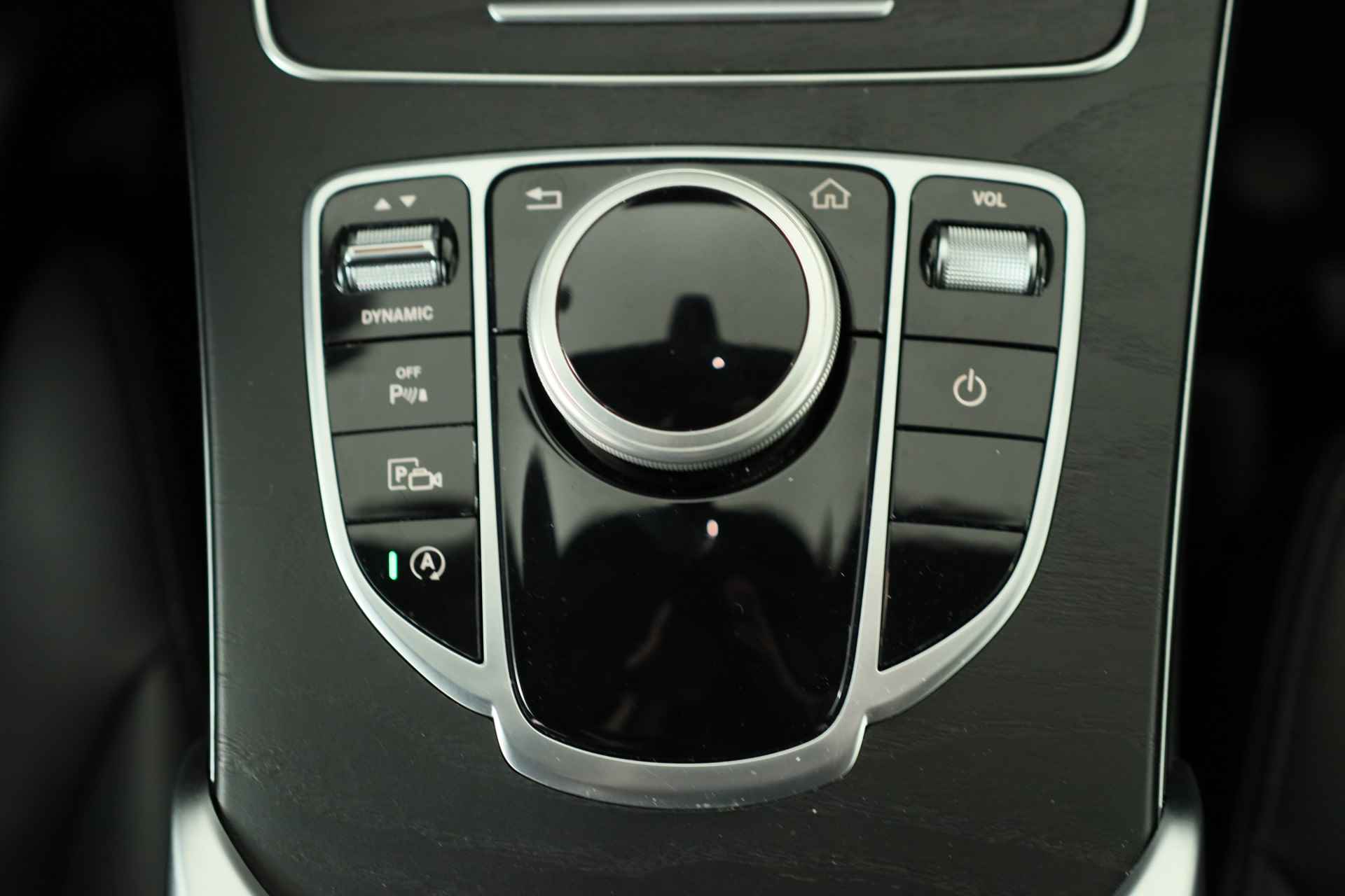 Mercedes-Benz C-Klasse 180 Premium Pack | AMG Line | Sportstoelen | LED | Camera | Stoelverwarming | Leder | Navi | Clima | Cruise | 18'' Lichtmetalen - 34/50