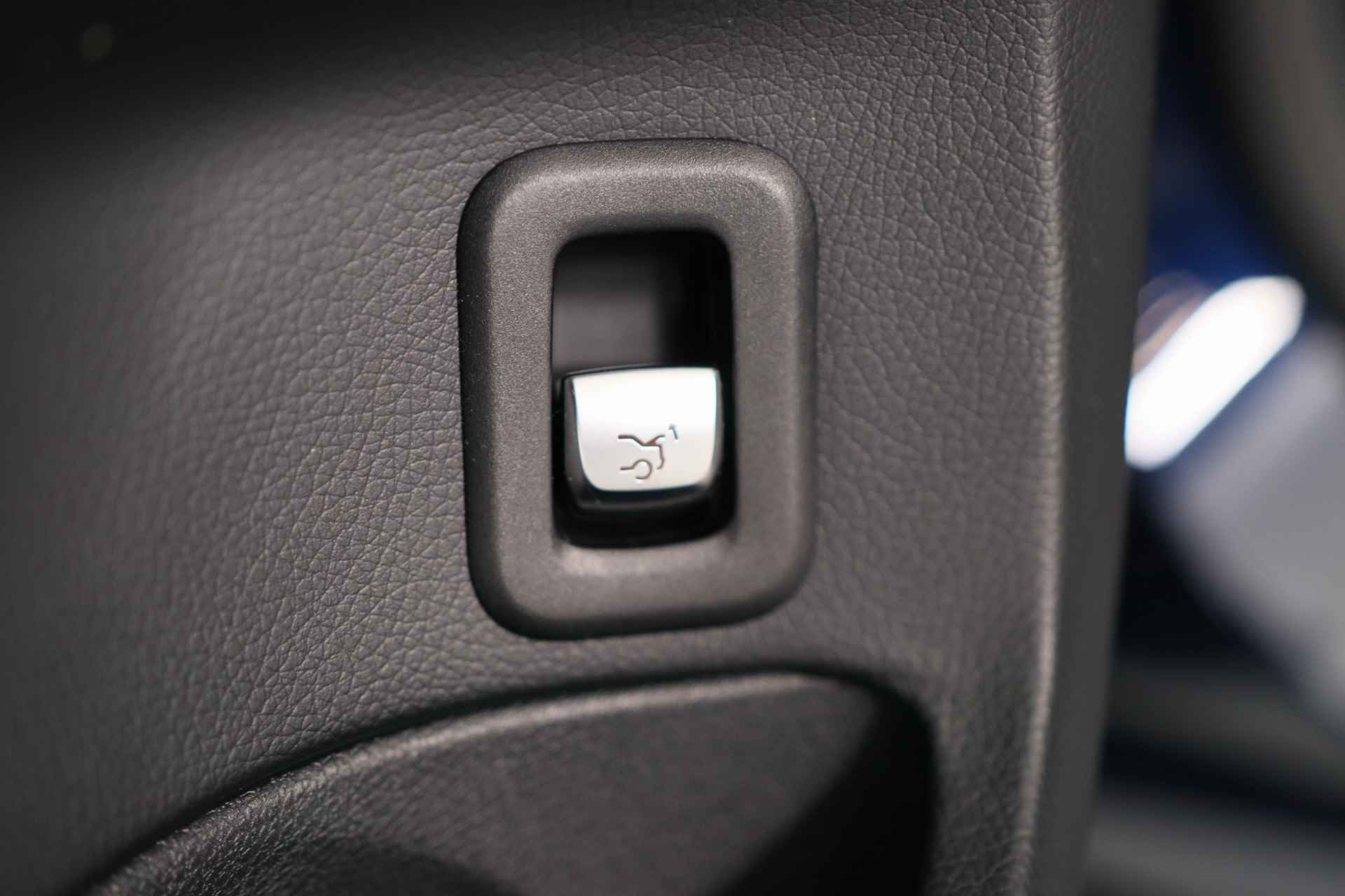 Mercedes-Benz C-Klasse 180 Premium Pack | AMG Line | Sportstoelen | LED | Camera | Stoelverwarming | Leder | Navi | Clima | Cruise | 18'' Lichtmetalen - 37/50