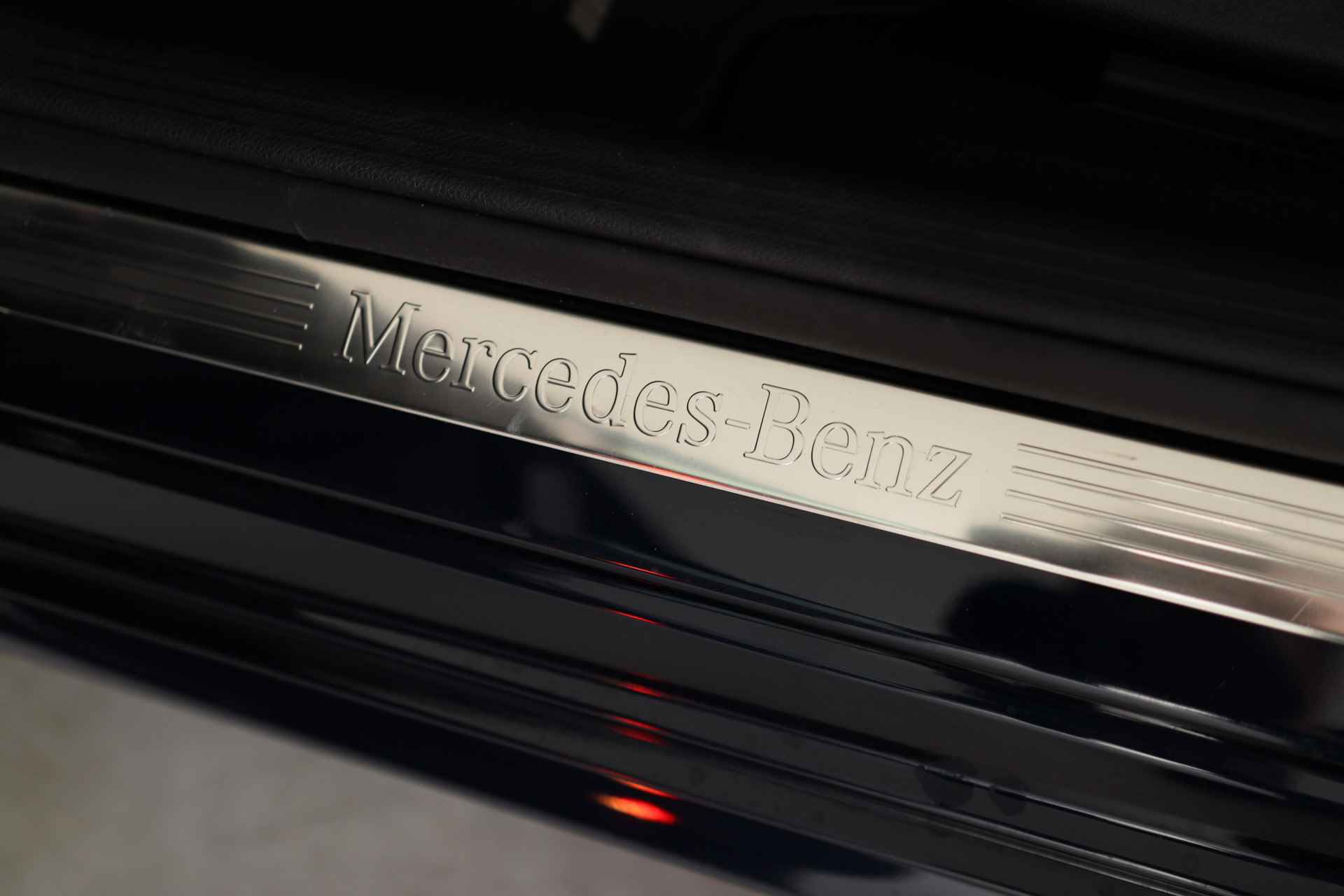 Mercedes-Benz C-Klasse 180 Premium Pack | AMG Line | Sportstoelen | LED | Camera | Stoelverwarming | Leder | Navi | Clima | Cruise | 18'' Lichtmetalen - 38/50