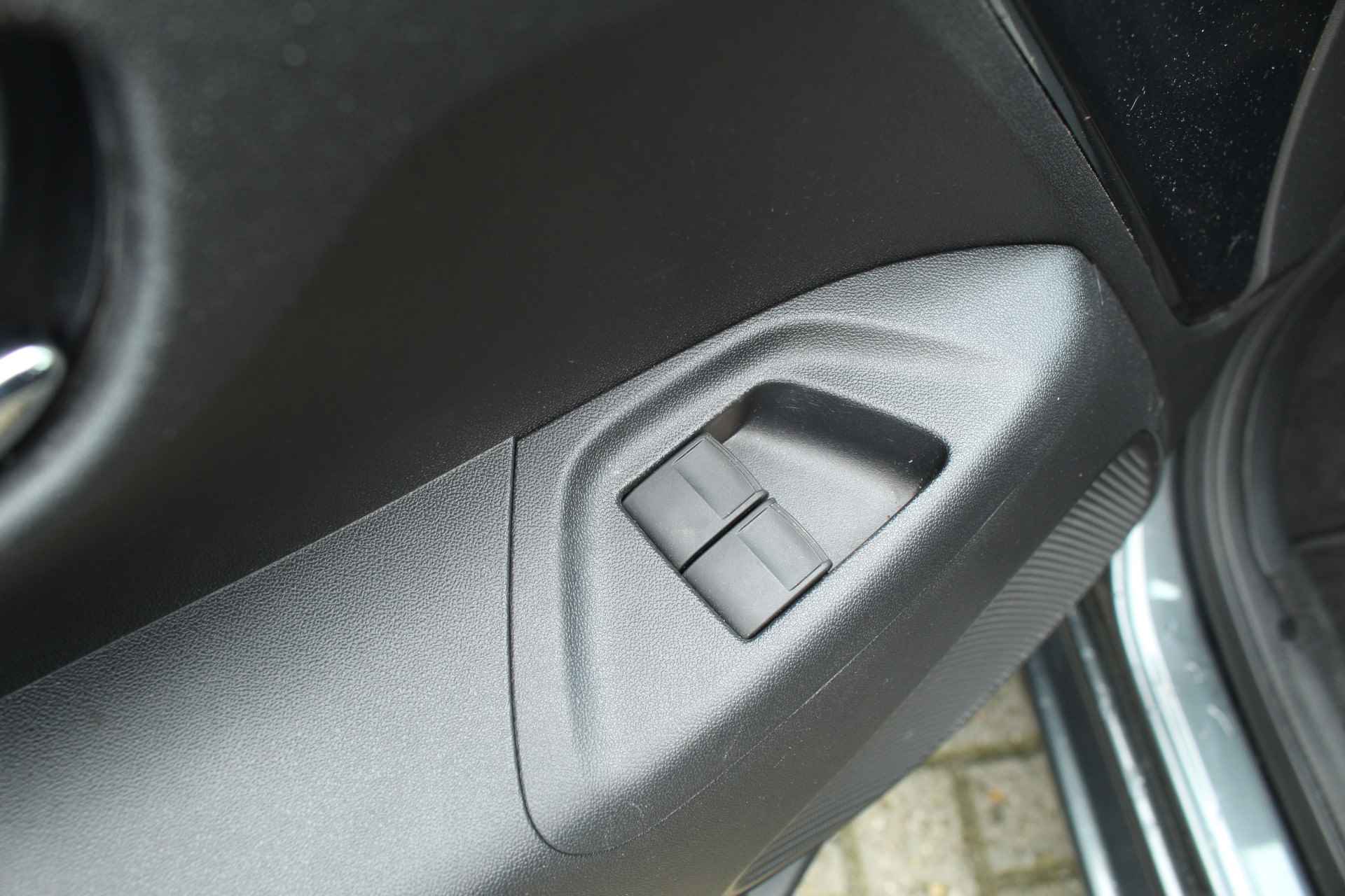 Peugeot 108 1.0 e-VTi Allure | Climate C. | Camera | Privacy Glass | 15" LMV | Elec. ramen | - 12/21