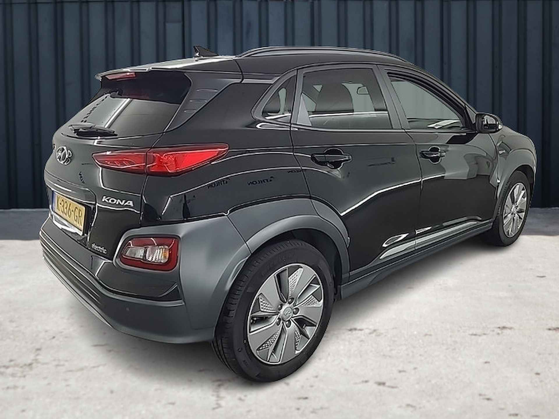 Hyundai KONA EV Fashion 64 kWh (204 PK) (Subsidie Mogelijk) 1e-Eig, Hyundai-Dealer-Onderh, 12-Mnd-BOVAG, NL-Auto, Warmtepomp, Navigatie/Apple-Carplay/Android-Auto, Adaptive-Cruisecontrol, Keyless-Entry/Start, Head-Up, Parkeersensoren, Achteruitrijcamera, Premium-Audio, Licht-Zicht-Pakket, DAB, Lm-Velgen-17Inch, Privacy-Glas - 4/22