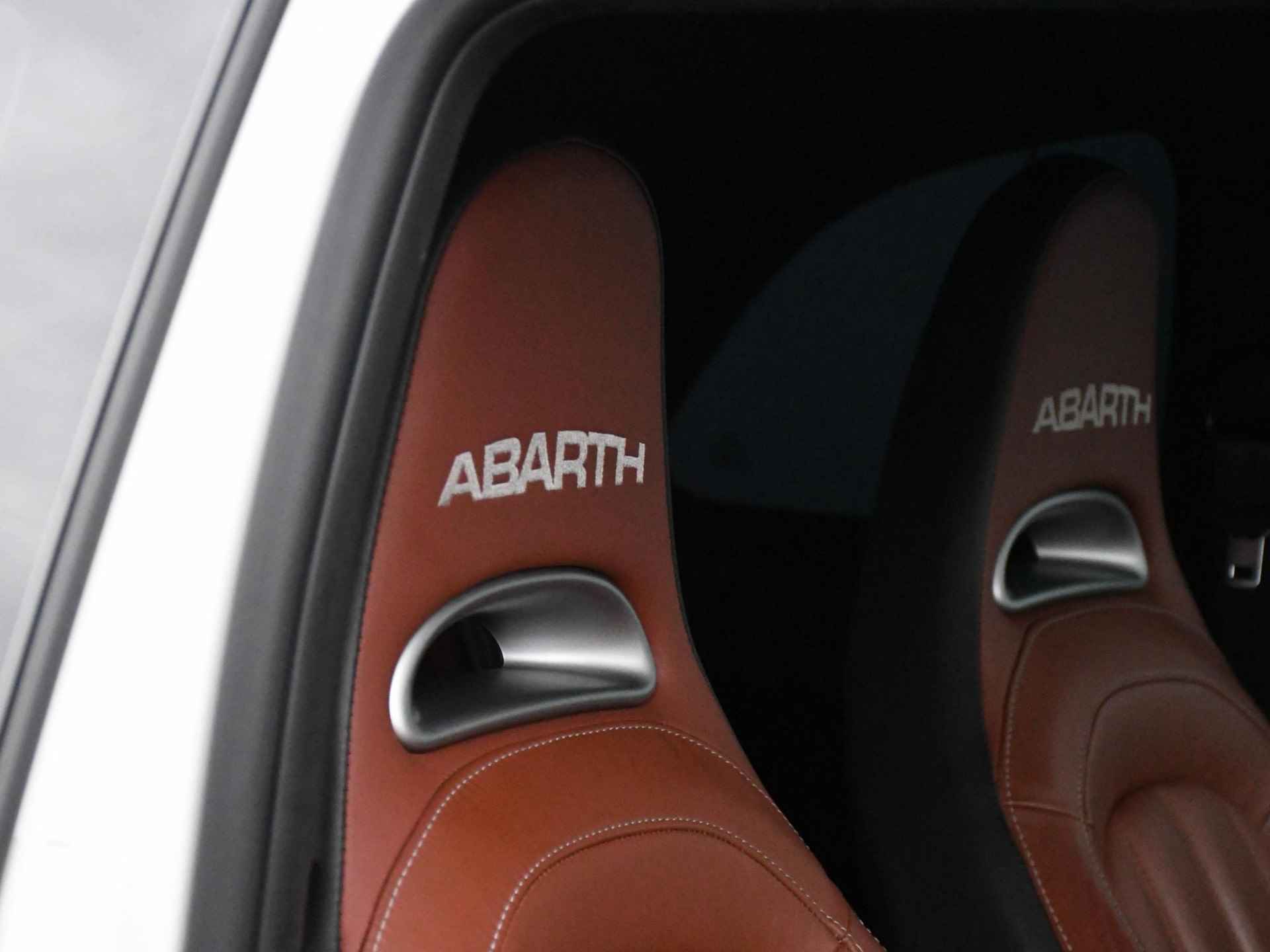 Fiat 500 Abarth 595 Turismo 1.4 T-Jet 165pk COGNAC LEDER | PDC ACHTER | NAVI | APPLE-CARPLAY | DAB | 17'' MAK VELGEN - 9/28