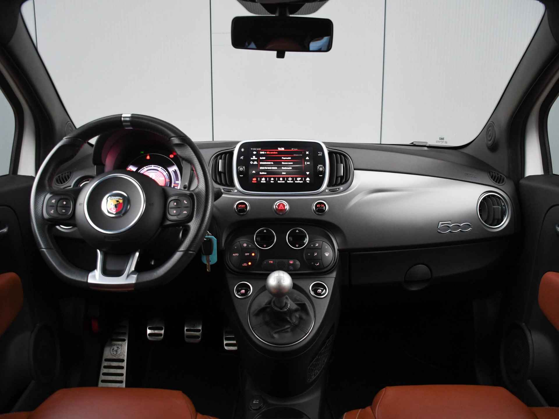 Fiat 500 Abarth 595 Turismo 1.4 T-Jet 165pk COGNAC LEDER | PDC ACHTER | NAVI | APPLE-CARPLAY | DAB | 17'' MAK VELGEN - 12/28