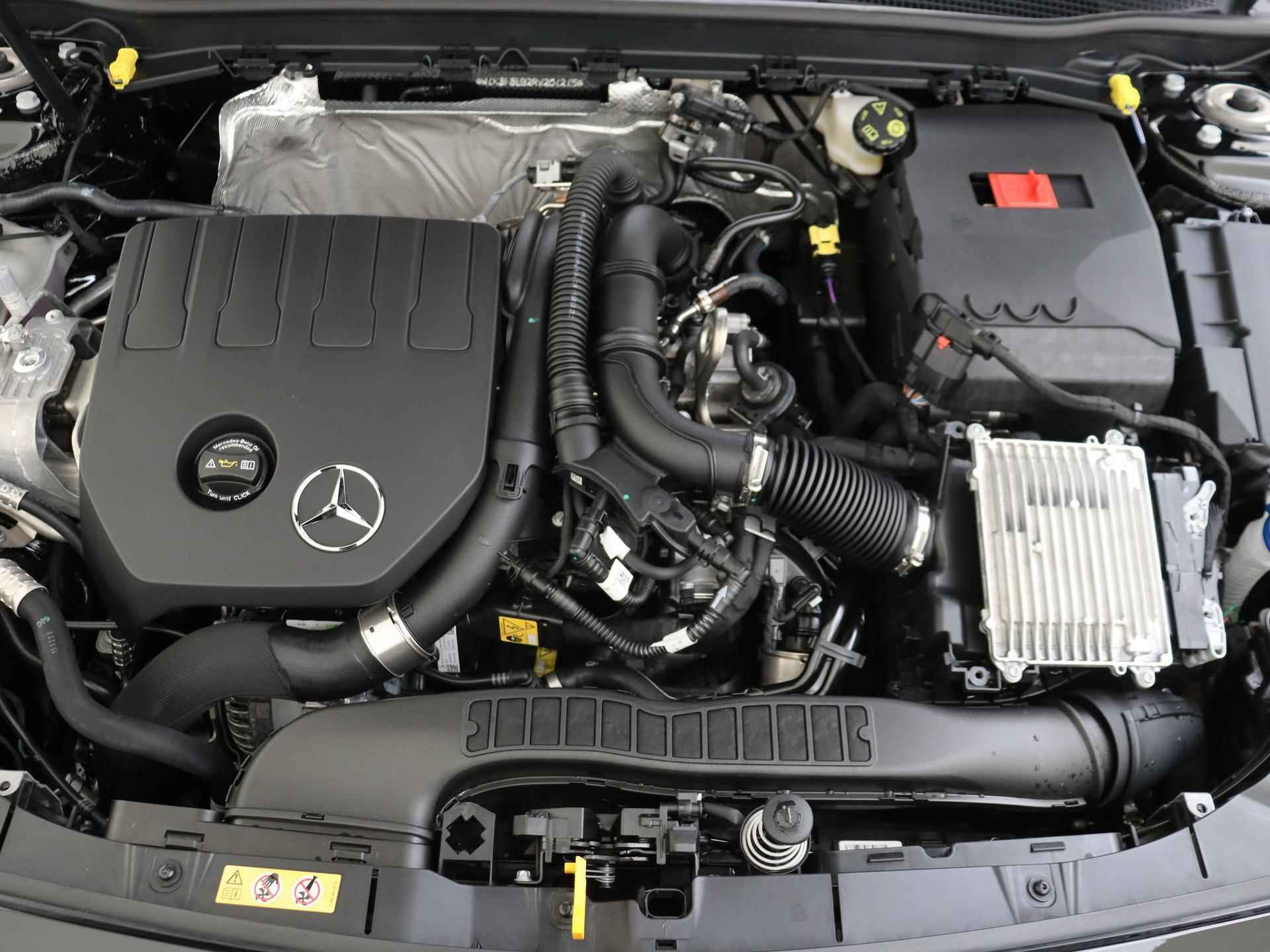 Mercedes-Benz A-klasse 180 AMG-Line/ Stoelverwarming / Achteruitrijcamera / Panorama-schuifdak - 11/33