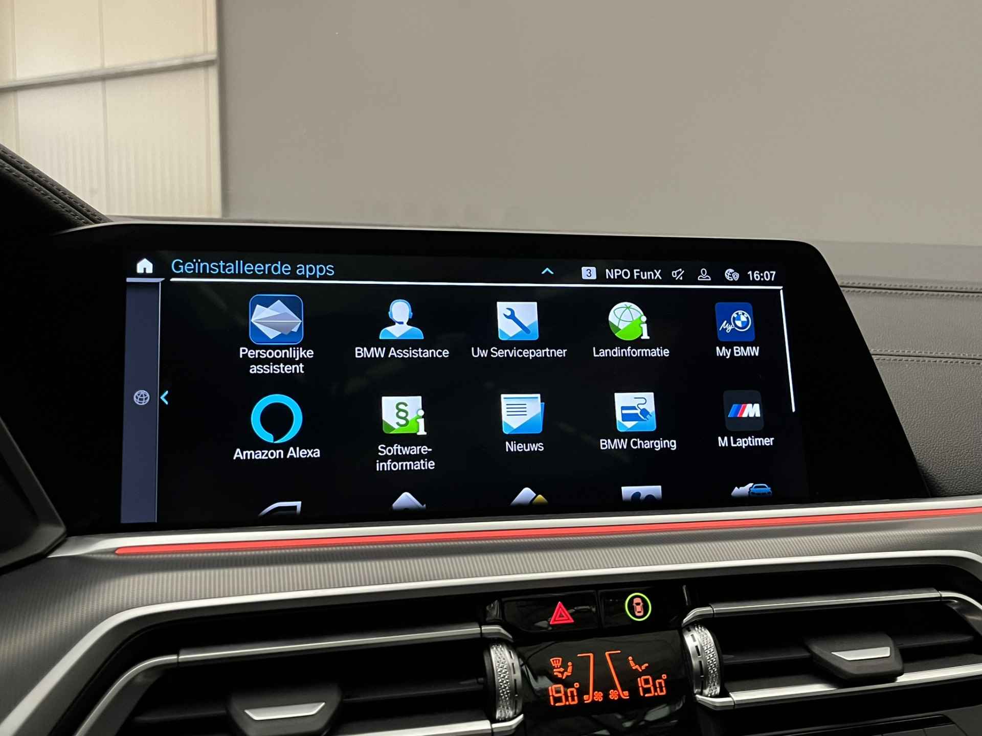 BMW X5 xDrive45e High Executive | Panorama Dak | Luchtvering | Camera | Stuur- en Stoelverwarming | Vol Leder! | Elek. Stoel | Camera | LED | Virtual Dashboard | 19" Lichtmetaal | Clima | Cruise - 36/64