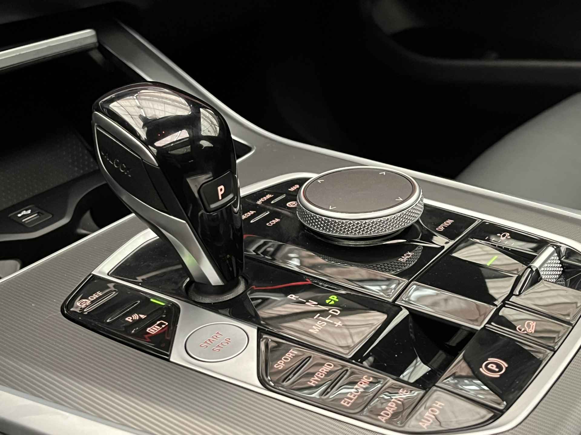 BMW X5 xDrive45e High Executive | Panorama Dak | Luchtvering | Camera | Stuur- en Stoelverwarming | Vol Leder! | Elek. Stoel | Camera | LED | Virtual Dashboard | 19" Lichtmetaal | Clima | Cruise - 40/64