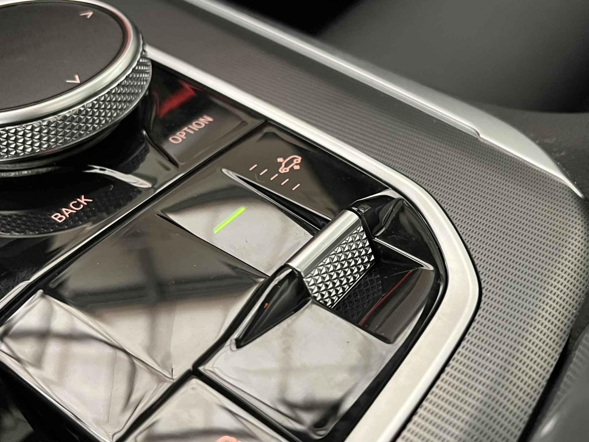 BMW X5 xDrive45e High Executive | Panorama Dak | Luchtvering | Camera | Stuur- en Stoelverwarming | Vol Leder! | Elek. Stoel | Camera | LED | Virtual Dashboard | 19" Lichtmetaal | Clima | Cruise - 12/64