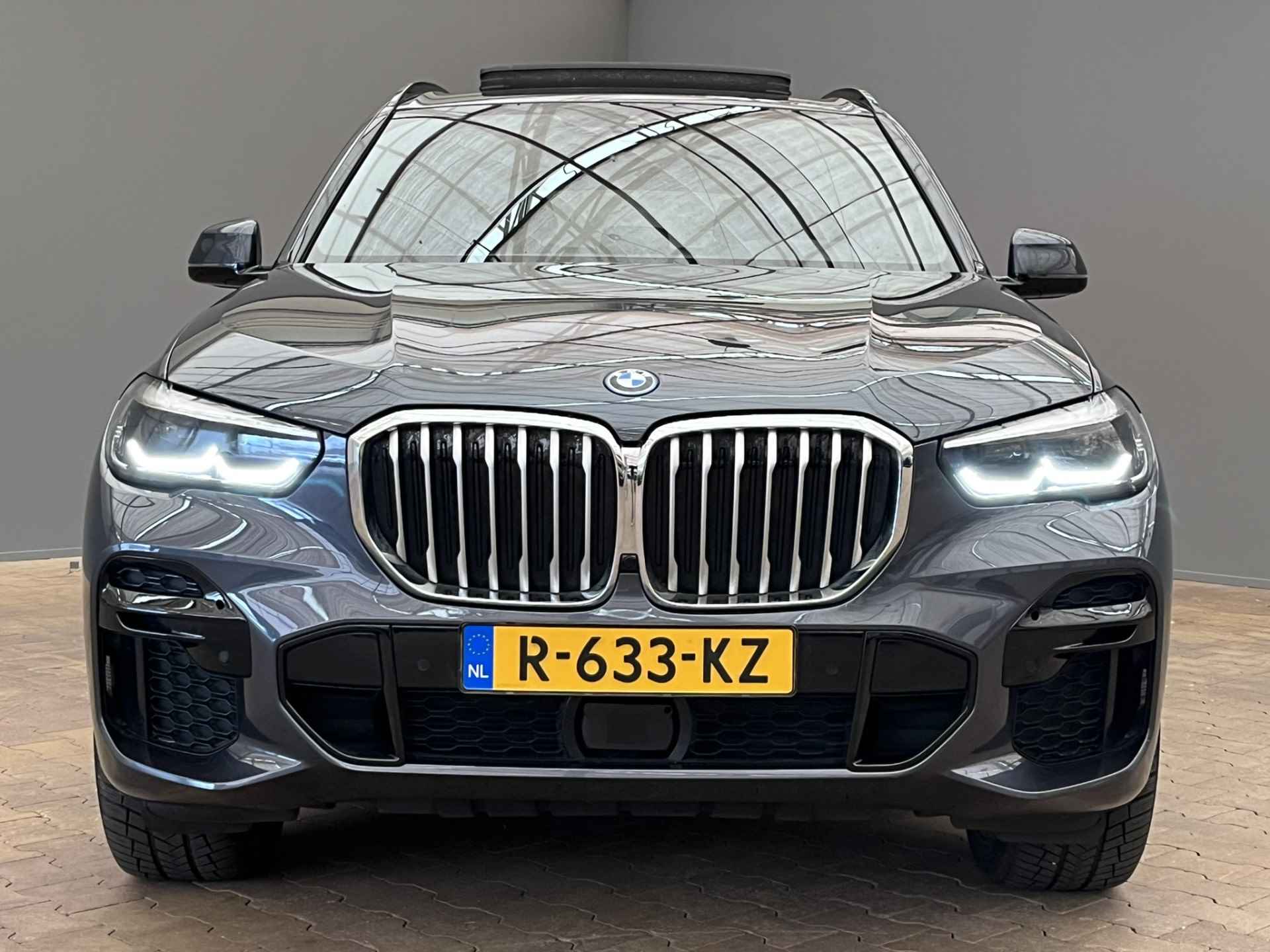 BMW X5 xDrive45e High Executive | Panorama Dak | Luchtvering | Camera | Stuur- en Stoelverwarming | Vol Leder! | Elek. Stoel | Camera | LED | Virtual Dashboard | 19" Lichtmetaal | Clima | Cruise - 15/64