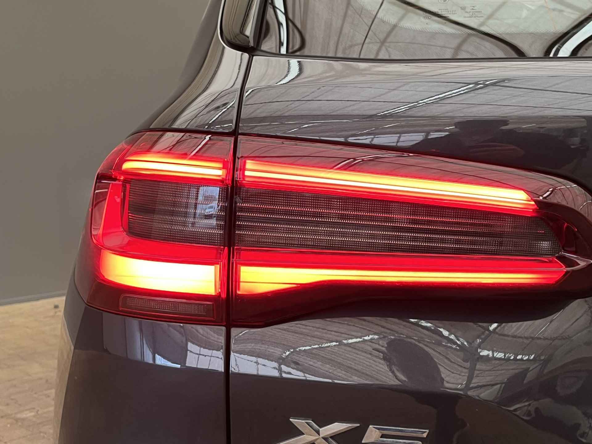 BMW X5 xDrive45e High Executive | Panorama Dak | Luchtvering | Camera | Stuur- en Stoelverwarming | Vol Leder! | Elek. Stoel | Camera | LED | Virtual Dashboard | 19" Lichtmetaal | Clima | Cruise - 27/64