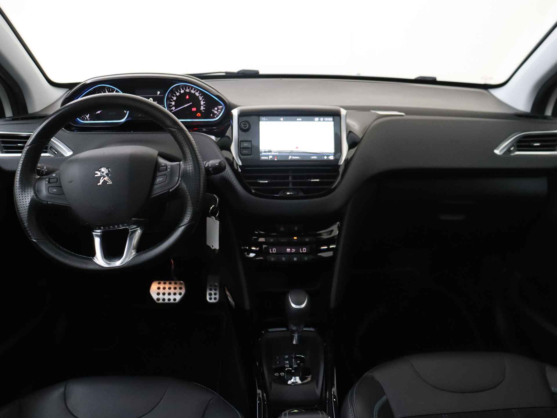 Peugeot 2008 1.2 PureTech Allure 110 pk Automaat | Navigatie | Panorama dak | Climate Control - 6/31