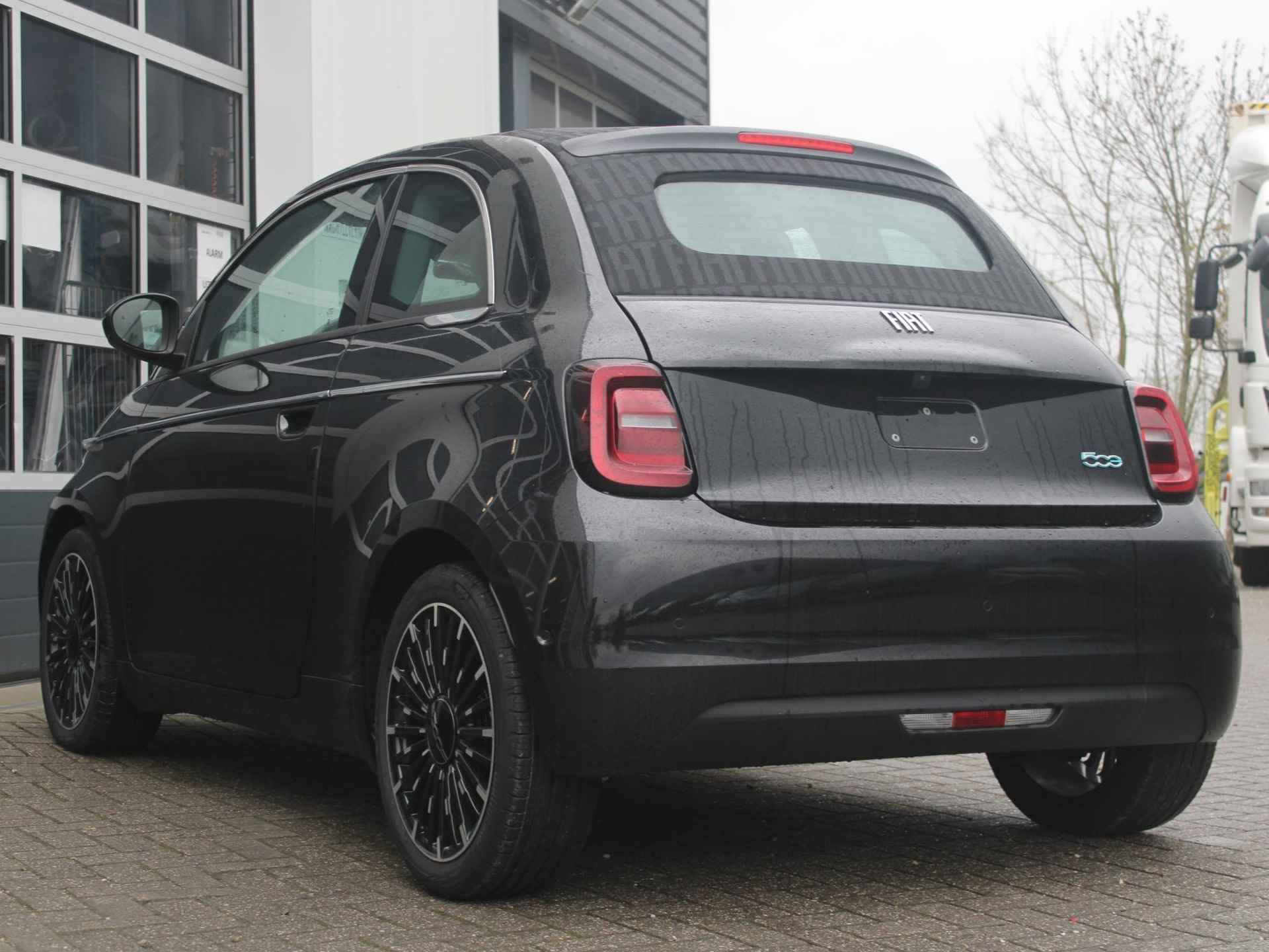 Fiat 500e Cabrio La Prima 42 kWh | By Bocelli | Leder | 17" | Navi | Winter Pack | - 17/23