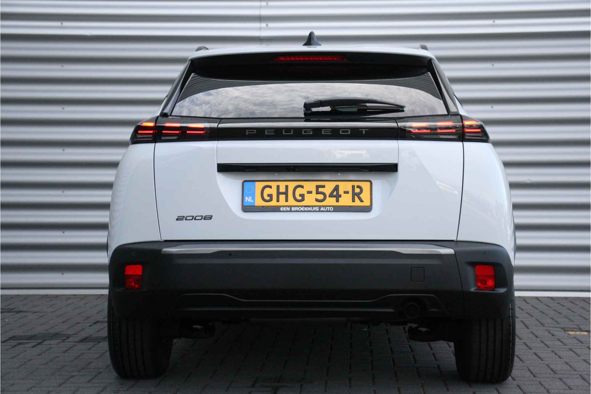 Peugeot 2008 1.2 PURETECH 100PK ALLURE / NAVI / LEDER / CLIMA / LED / PDC / 17" LMV / CAMERA / KEYLESS / WINTERPAKKET / DIRECT LEVERBAAR / €2 - 8/40