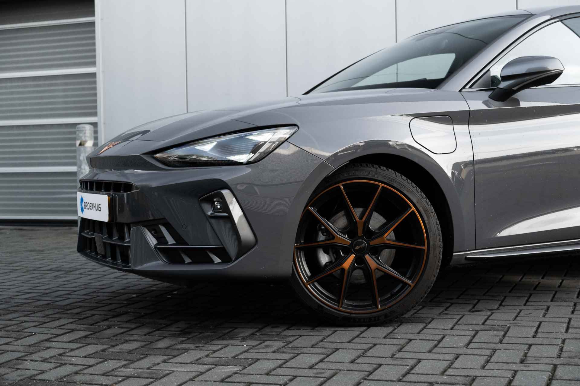 CUPRA Leon Essential | CUPRA Soundsystem | Copper Ambient Light | 19 inch LM | Privacy glas | Verwarmbare stoelen | Travel Assist - 7/56