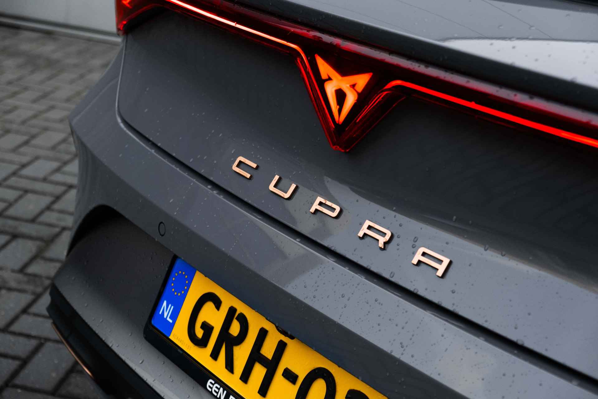 CUPRA Leon Essential | CUPRA Soundsystem | Copper Ambient Light | 19 inch LM | Privacy glas | Verwarmbare stoelen | Travel Assist - 24/56