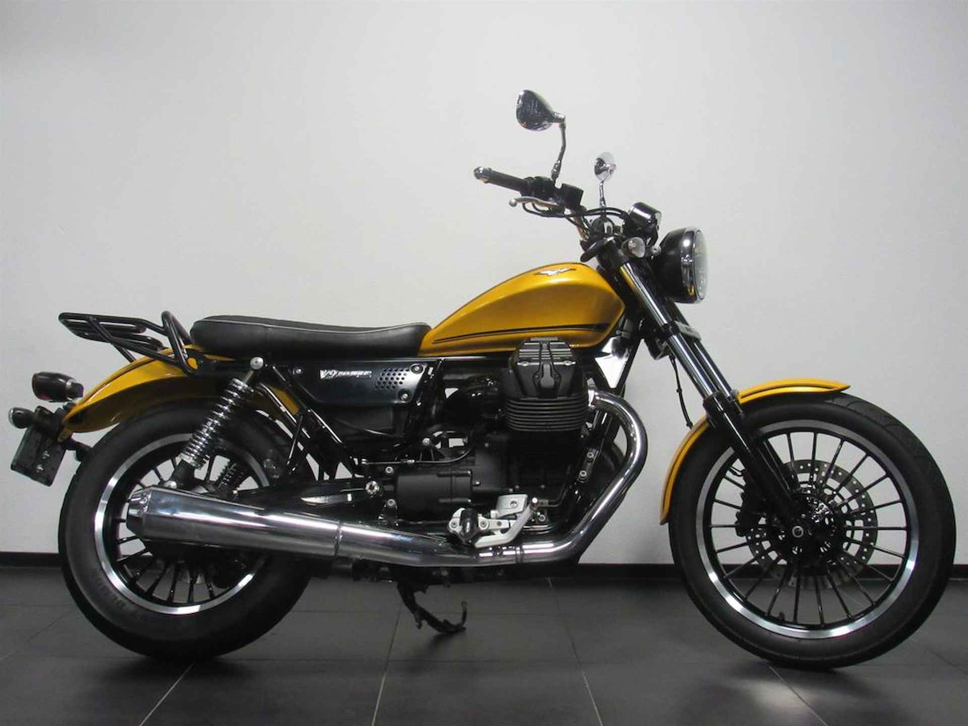 Moto Guzzi V 9 ROAMER - 1/15