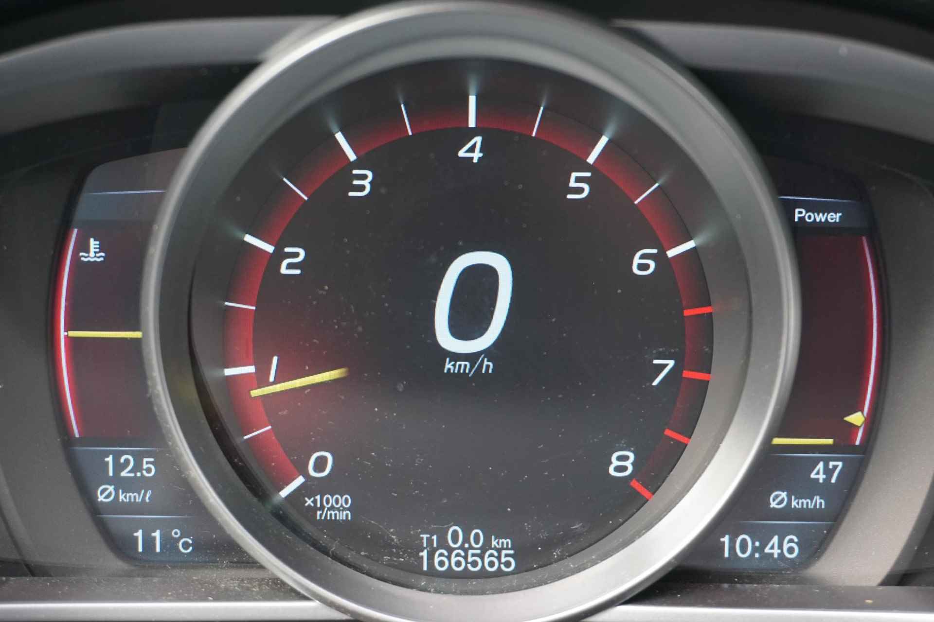 Volvo V40 Cross Country 1.6 T4 Kinetic 180PK | Panorama dak | Trekhaak | Camera | Cruise control | Climate control | parkeersensoren achter | - 15/29