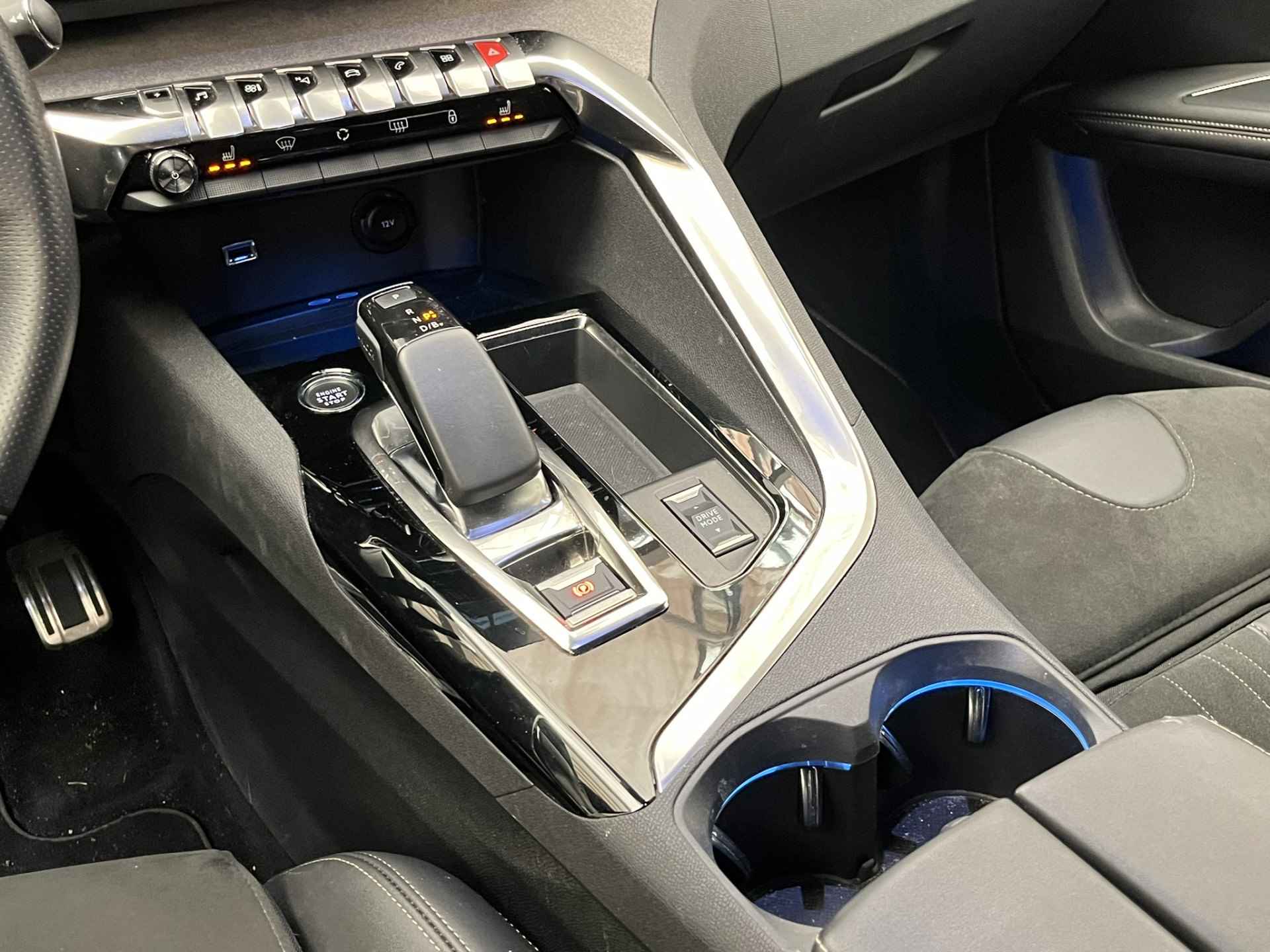 Peugeot 3008 1.6 HYbrid 225PK GT Pack Business | Elek. Stoel | massage | Elek. Achterklep | Camera | Adaptieve Cruise | Clima | Apple/Android Carplay | Keyless Entry | Virtueel Dashboard | Focal Audio | Leder/Alcantara - 50/56