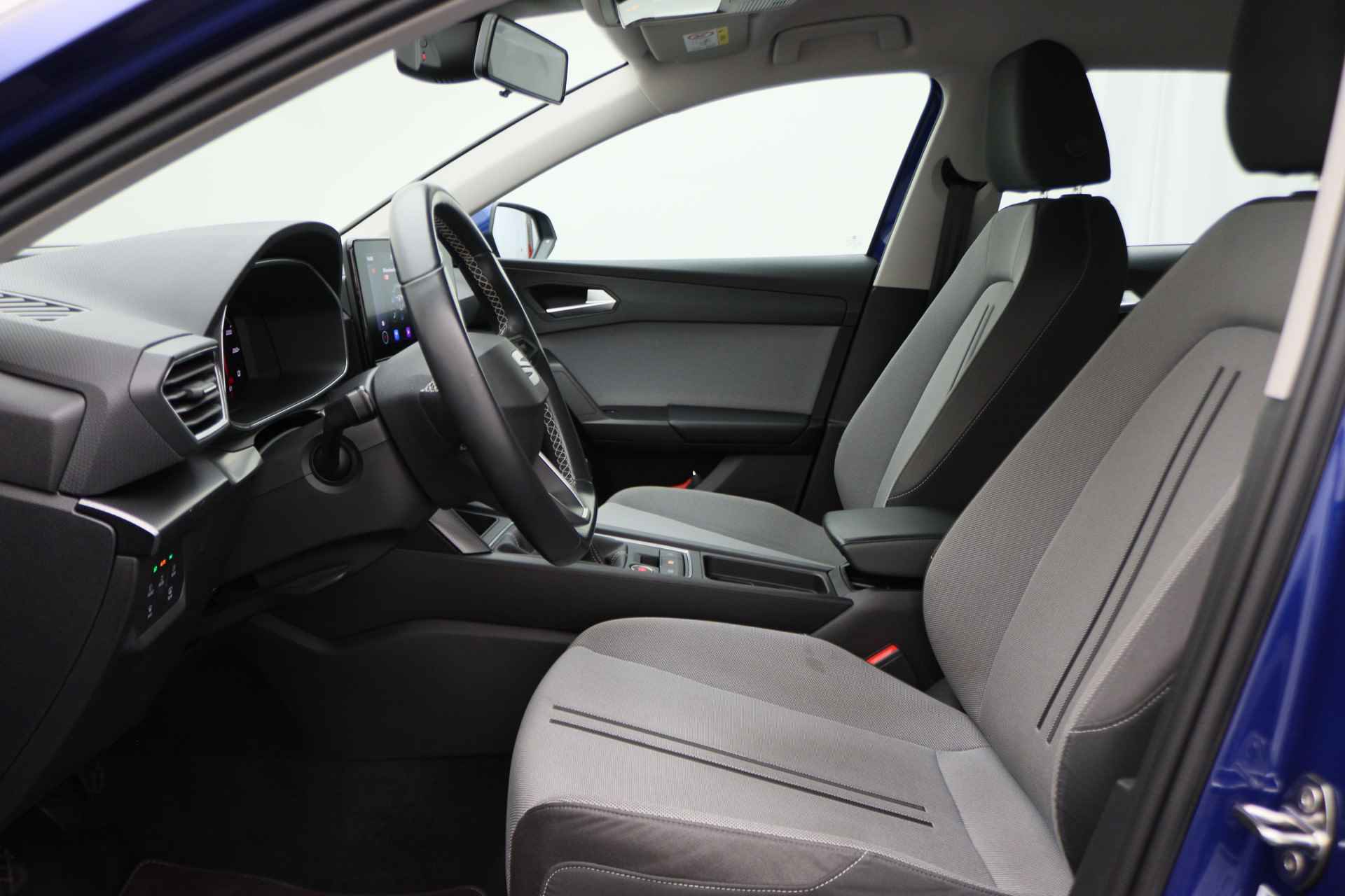 SEAT Leon Sportstourer 1.5 TSI Style Business Intense Apple Carplay, Lane Assist, Navigatie, Camera, LED, DAB - 11/45