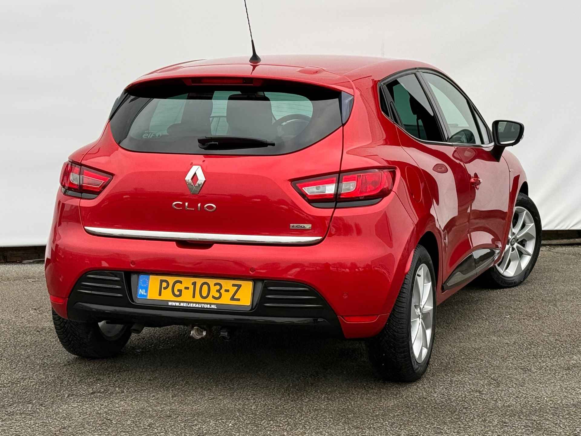 Renault Clio 1.5 dCi Ecoleader Limited Sportvelgen | Airco | Cruise | 5 deurs | Trekhaak | Navigatie !! - 23/30