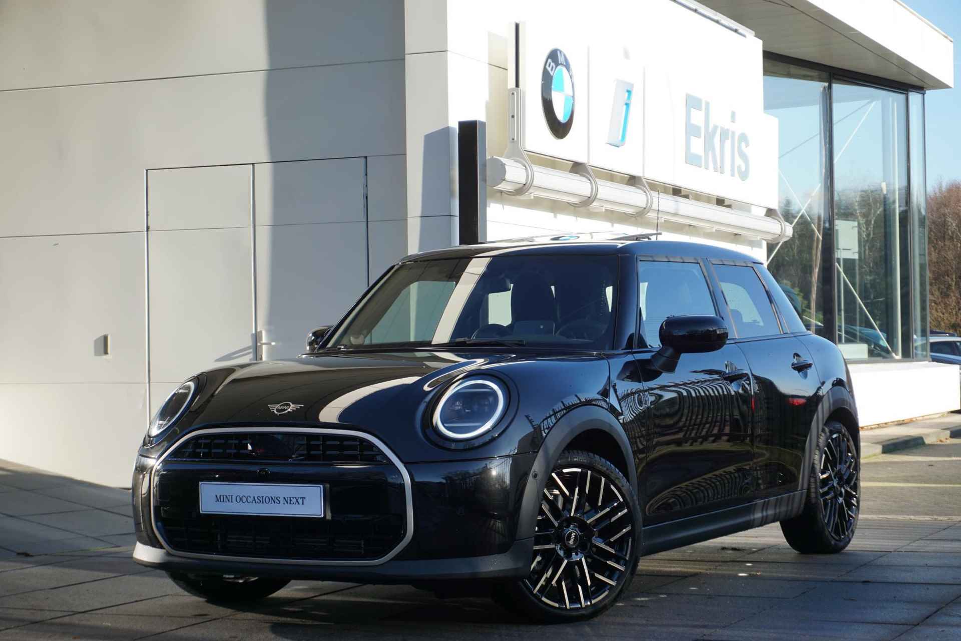 MINI 5-deurs Cooper C Favoured Trim | Pakket L | 18 inch Night Flash Spoke 2-tone | Glazen panoramadak | John Cooper Works Sport stoel - 35/35