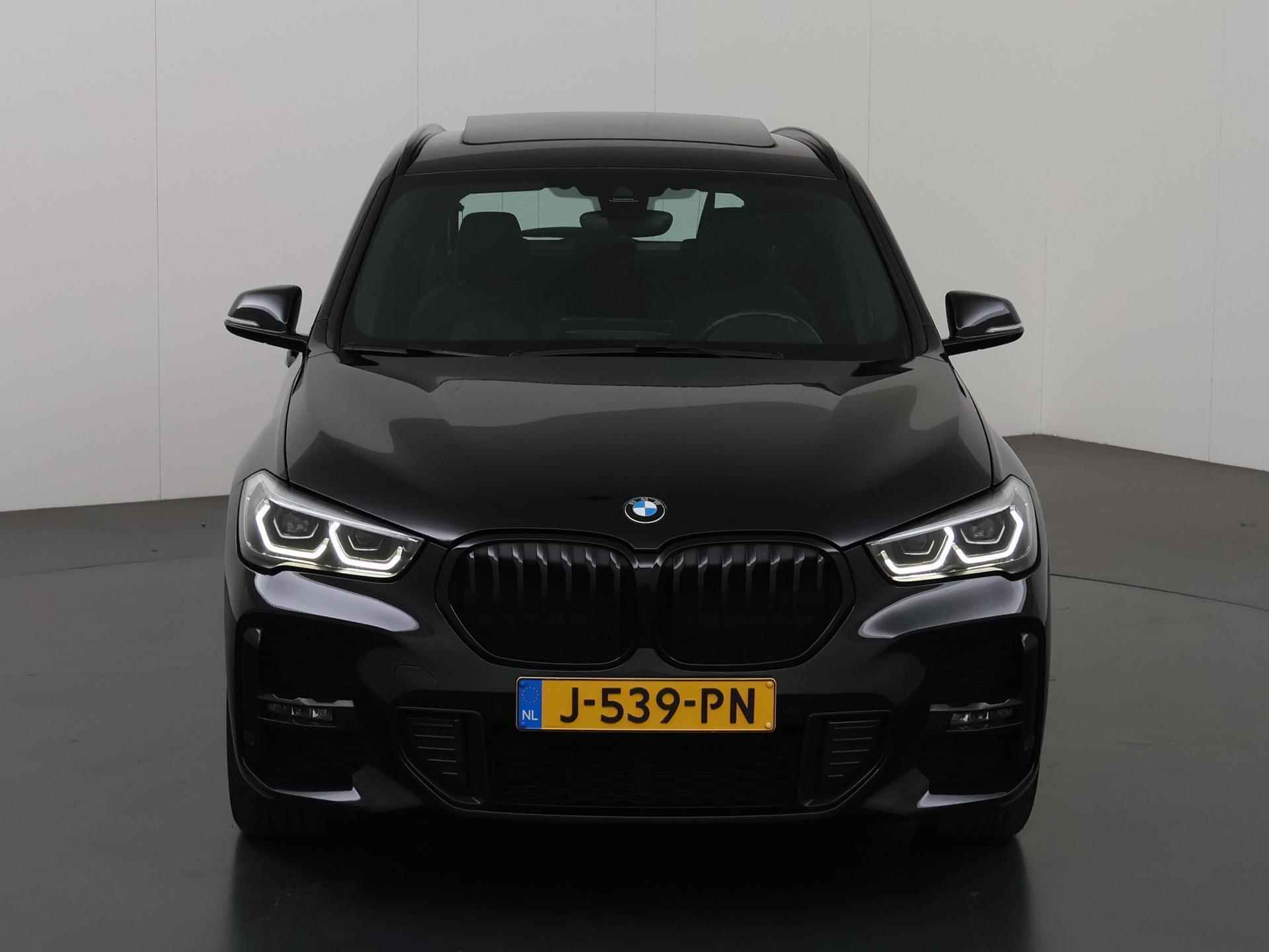 BMW X1 xDrive25e eDrive Edition | M-Sport | Panoramadak | Sportstoelen | Camera | HUD | Lederen Interieur | Groot Navigatie | Standkachel | DAB | Stoelverwarming | NL Auto | - 4/46