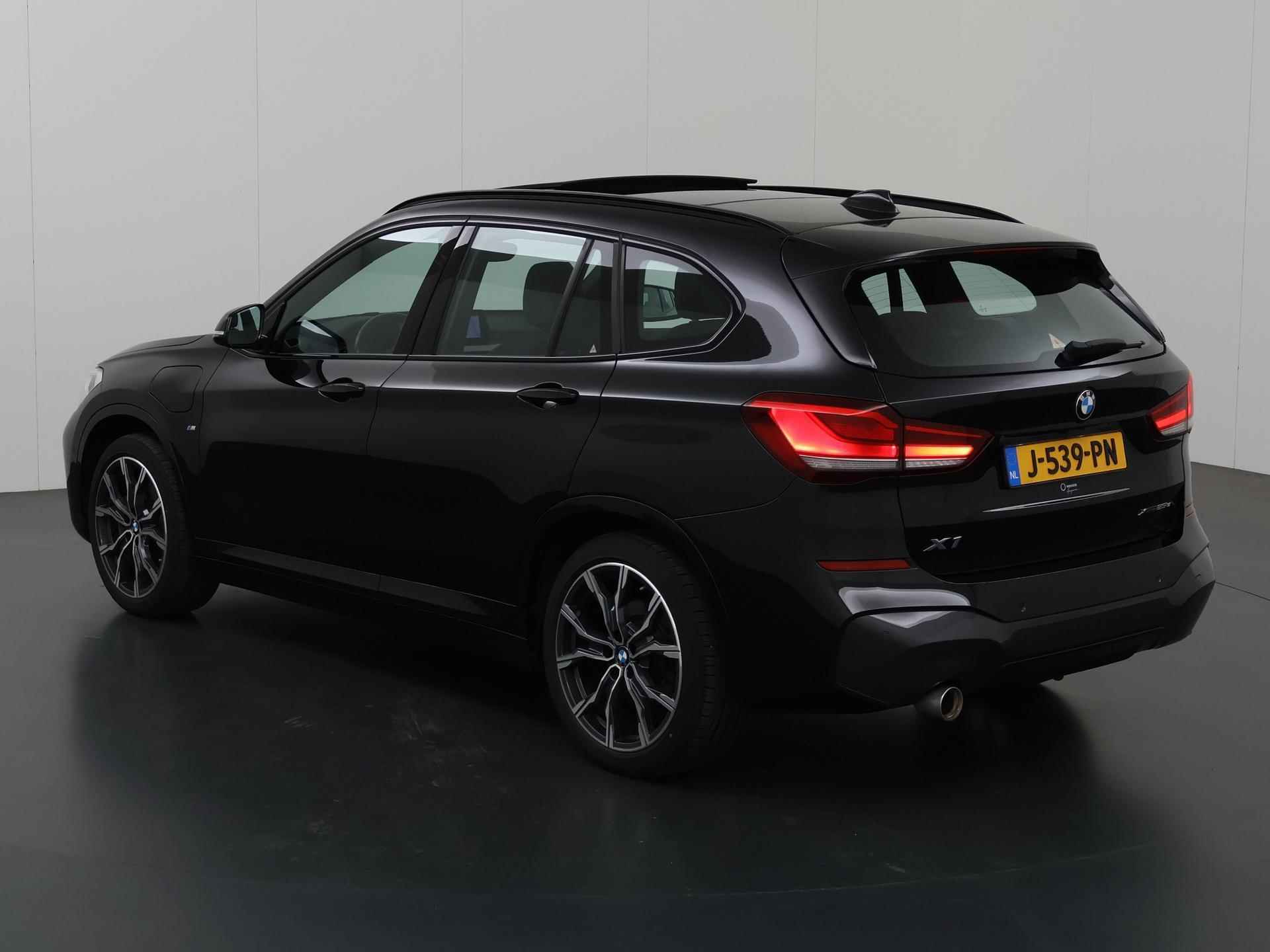 BMW X1 xDrive25e eDrive Edition | M-Sport | Panoramadak | Sportstoelen | Camera | HUD | Lederen Interieur | Groot Navigatie | Standkachel | DAB | Stoelverwarming | NL Auto | - 23/46