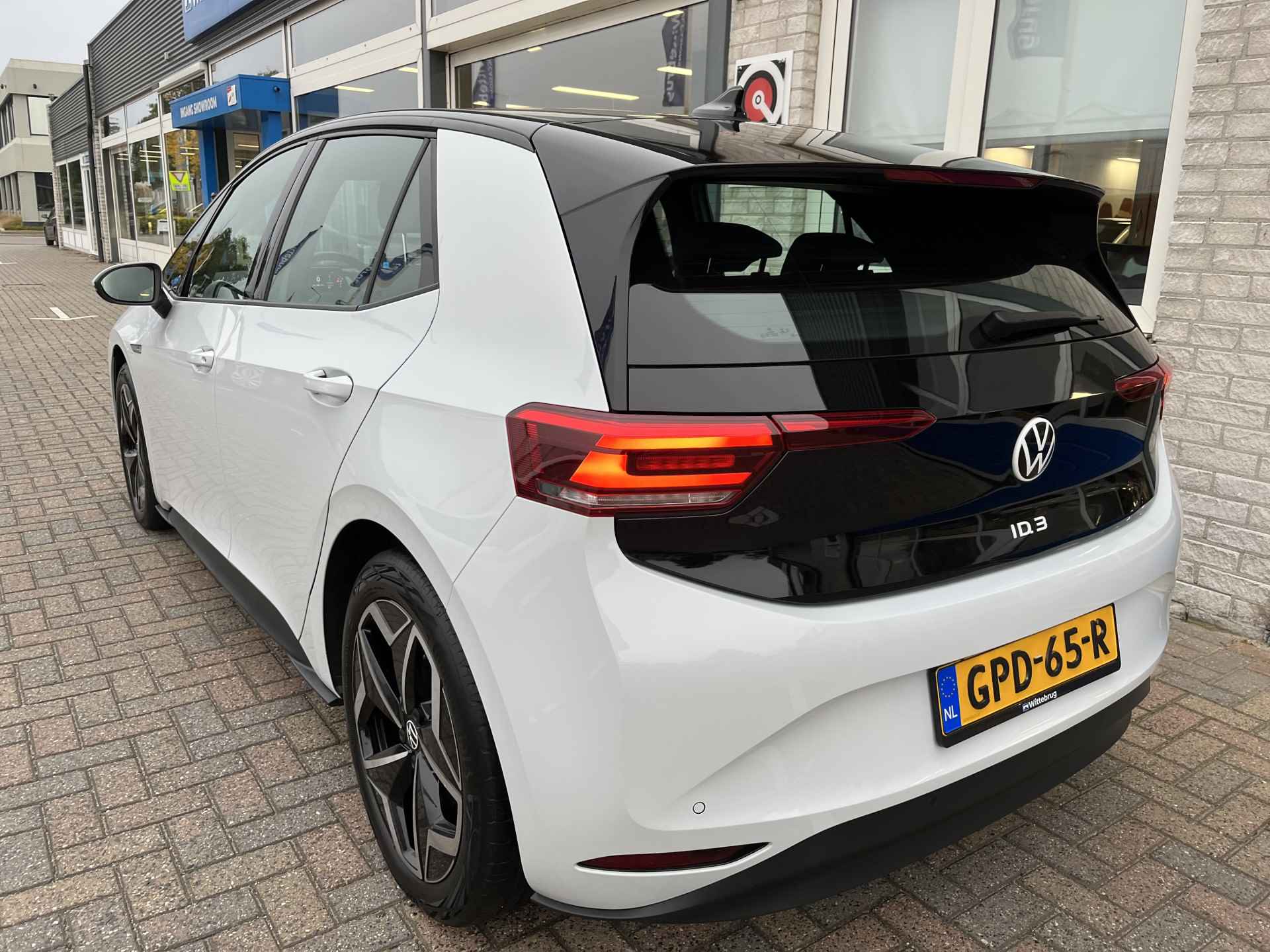 Volkswagen ID.3 Pro 58 kWh / SUBSIDIE/ WARMTEPOMP/ PARK SENSOREN/ LED/ STOEL EN STUUR VERWARM./ ADAPT. CRUISE/ APP CONNECT/ NAVI/ CLIMA/ DAB/ 19" LMV/ - 6/42