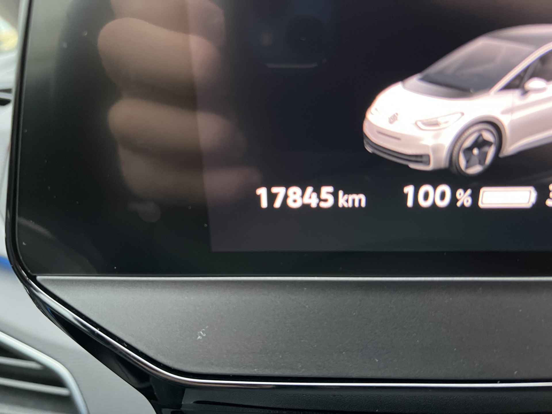 Volkswagen ID.3 Pro 58 kWh / SUBSIDIE/ WARMTEPOMP/ PARK SENSOREN/ LED/ STOEL EN STUUR VERWARM./ ADAPT. CRUISE/ APP CONNECT/ NAVI/ CLIMA/ DAB/ 19" LMV/ - 7/42