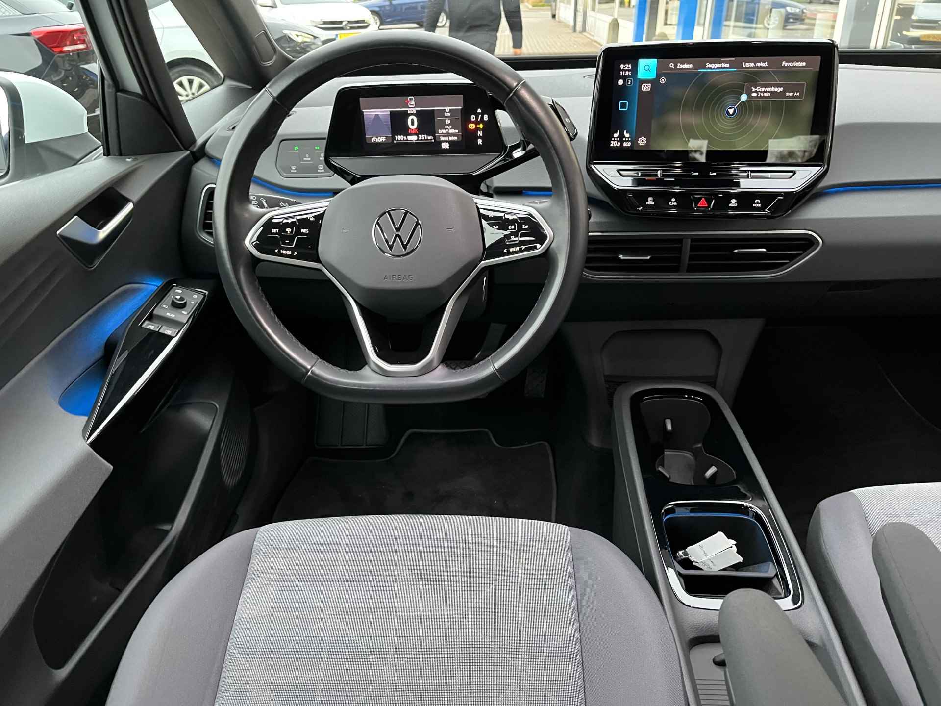 Volkswagen ID.3 Pro 58 kWh / SUBSIDIE/ WARMTEPOMP/ PARK SENSOREN/ LED/ STOEL EN STUUR VERWARM./ ADAPT. CRUISE/ APP CONNECT/ NAVI/ CLIMA/ DAB/ 19" LMV/ - 9/42