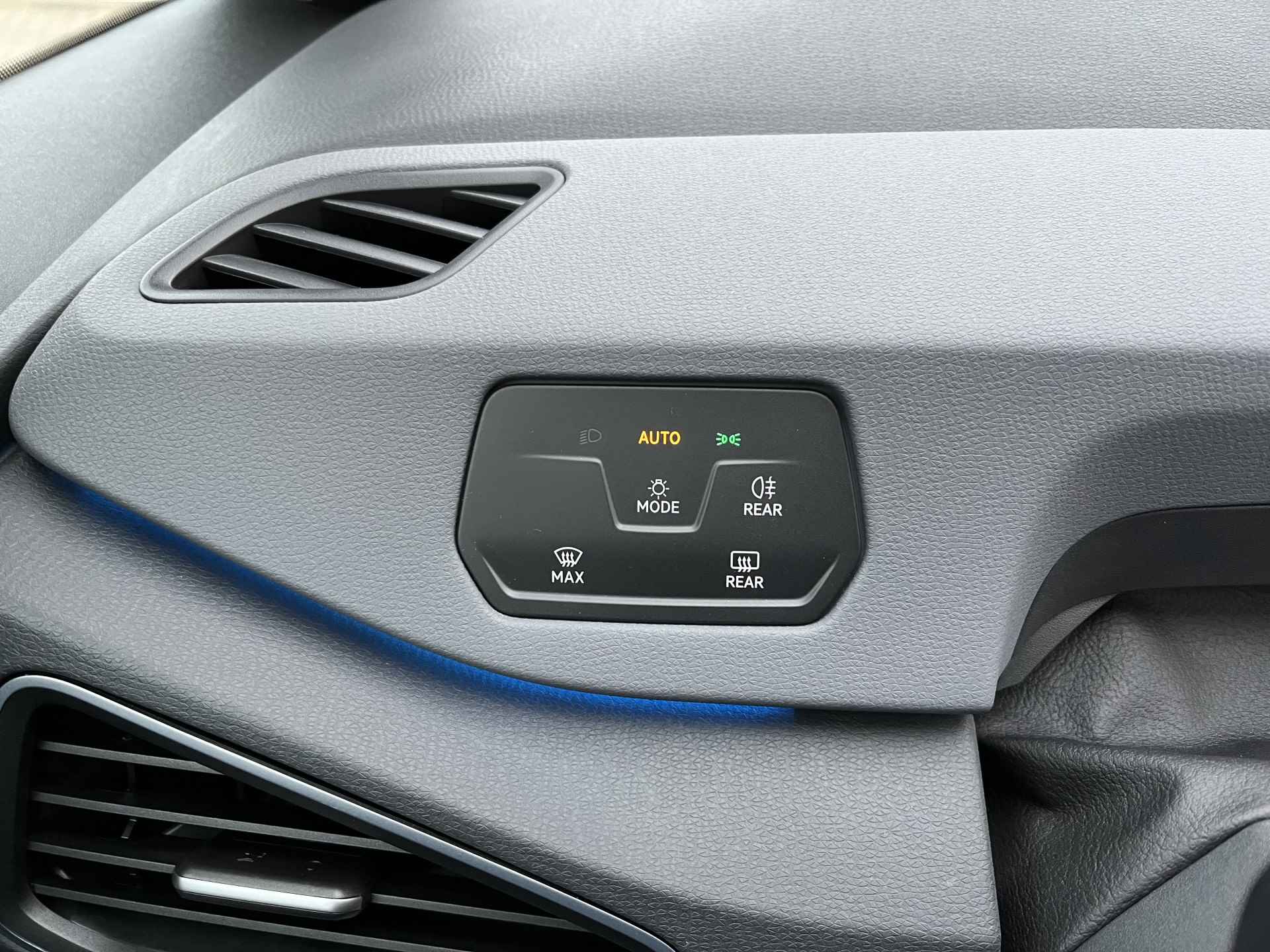 Volkswagen ID.3 Pro 58 kWh / SUBSIDIE/ WARMTEPOMP/ PARK SENSOREN/ LED/ STOEL EN STUUR VERWARM./ ADAPT. CRUISE/ APP CONNECT/ NAVI/ CLIMA/ DAB/ 19" LMV/ - 12/42