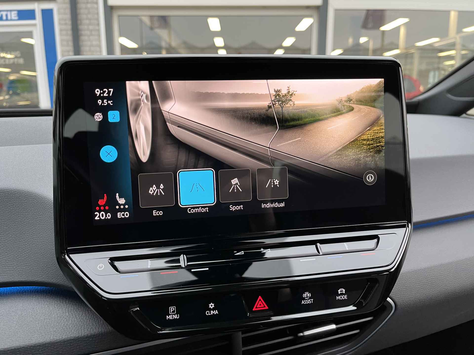 Volkswagen ID.3 Pro 58 kWh / SUBSIDIE/ WARMTEPOMP/ PARK SENSOREN/ LED/ STOEL EN STUUR VERWARM./ ADAPT. CRUISE/ APP CONNECT/ NAVI/ CLIMA/ DAB/ 19" LMV/ - 27/42