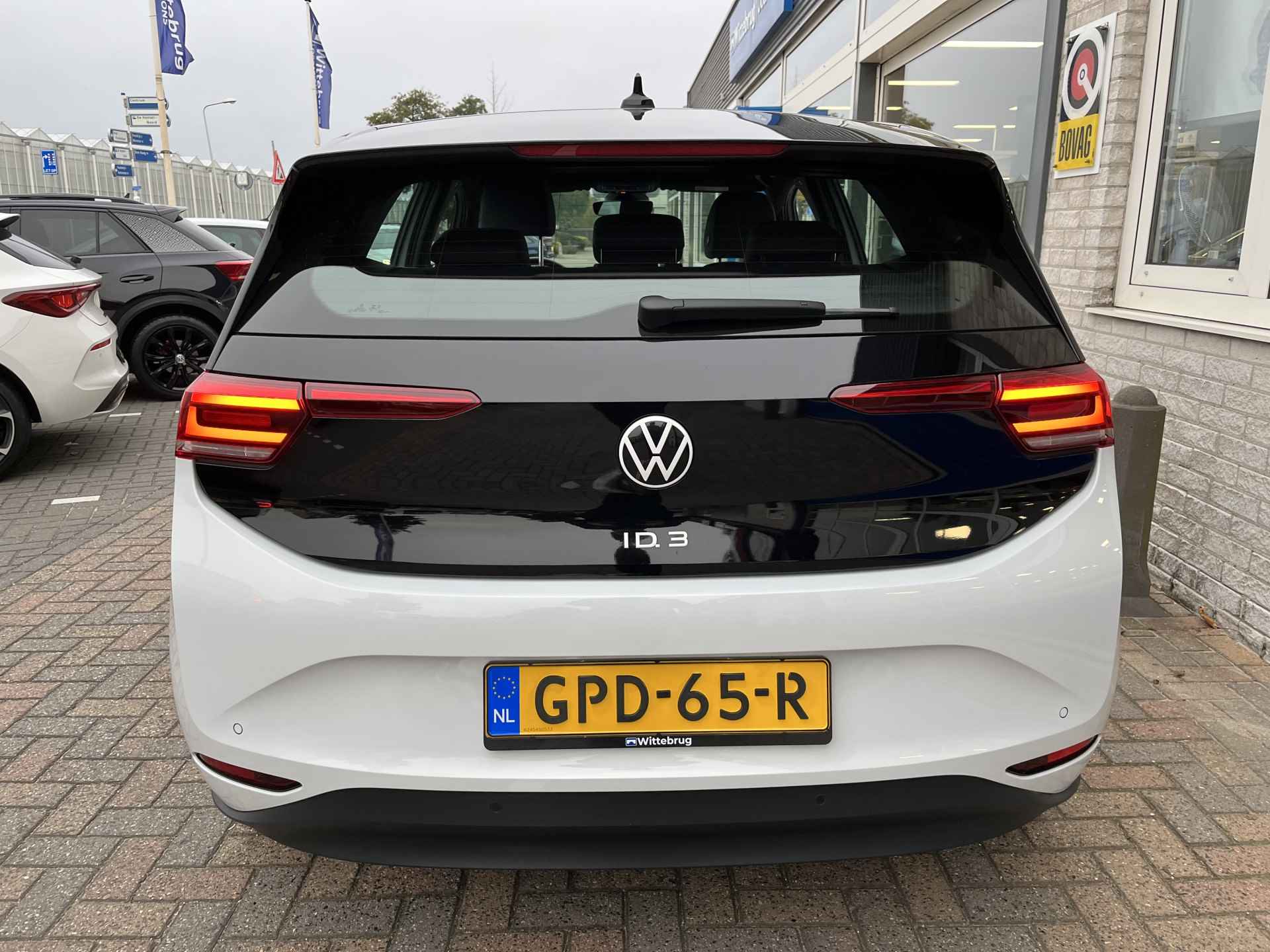 Volkswagen ID.3 Pro 58 kWh / SUBSIDIE/ WARMTEPOMP/ PARK SENSOREN/ LED/ STOEL EN STUUR VERWARM./ ADAPT. CRUISE/ APP CONNECT/ NAVI/ CLIMA/ DAB/ 19" LMV/ - 36/42