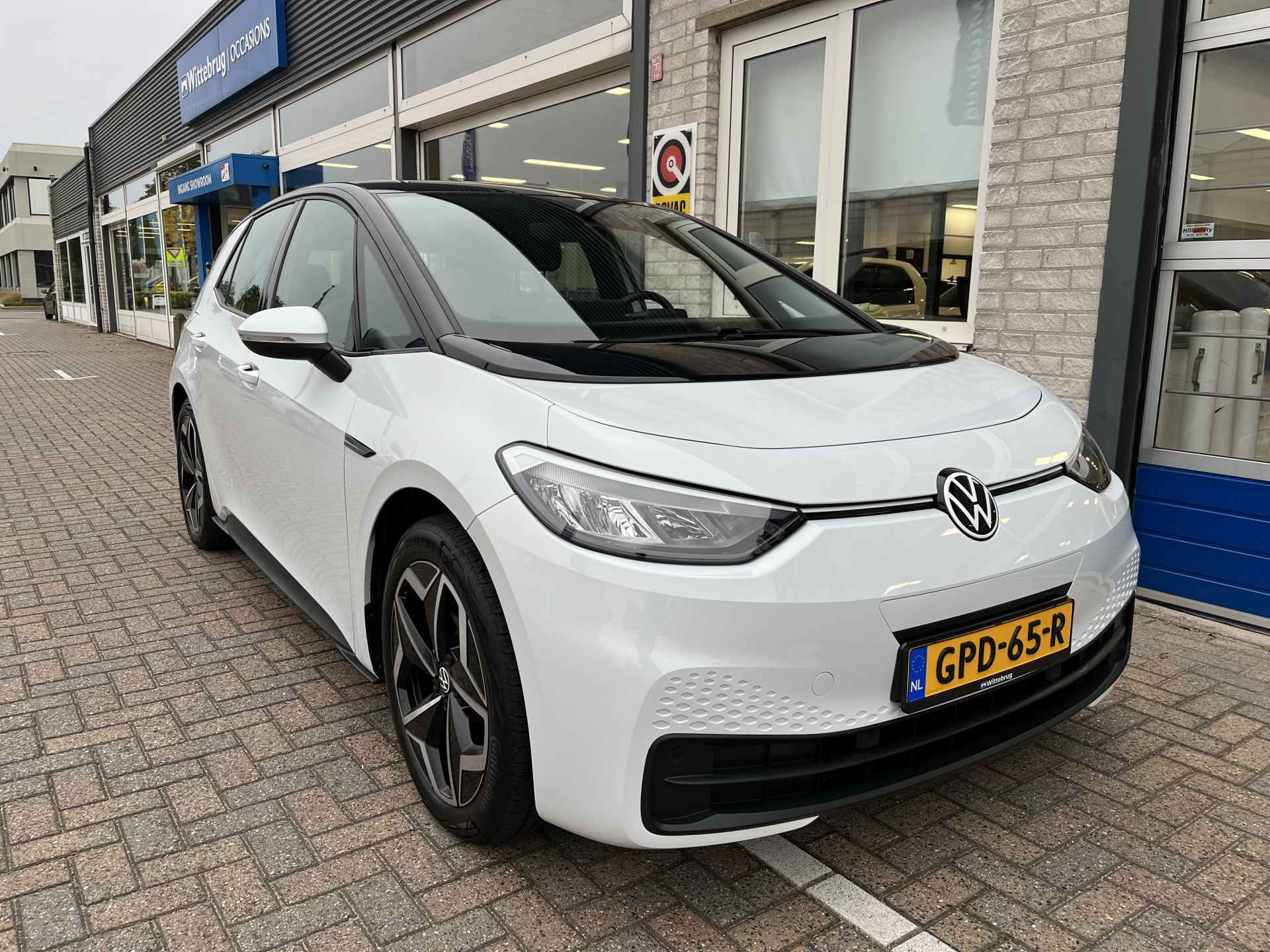 Volkswagen ID.3 Pro 58 kWh / SUBSIDIE/ WARMTEPOMP/ PARK SENSOREN/ LED/ STOEL EN STUUR VERWARM./ ADAPT. CRUISE/ APP CONNECT/ NAVI/ CLIMA/ DAB/ 19" LMV/ - 39/42