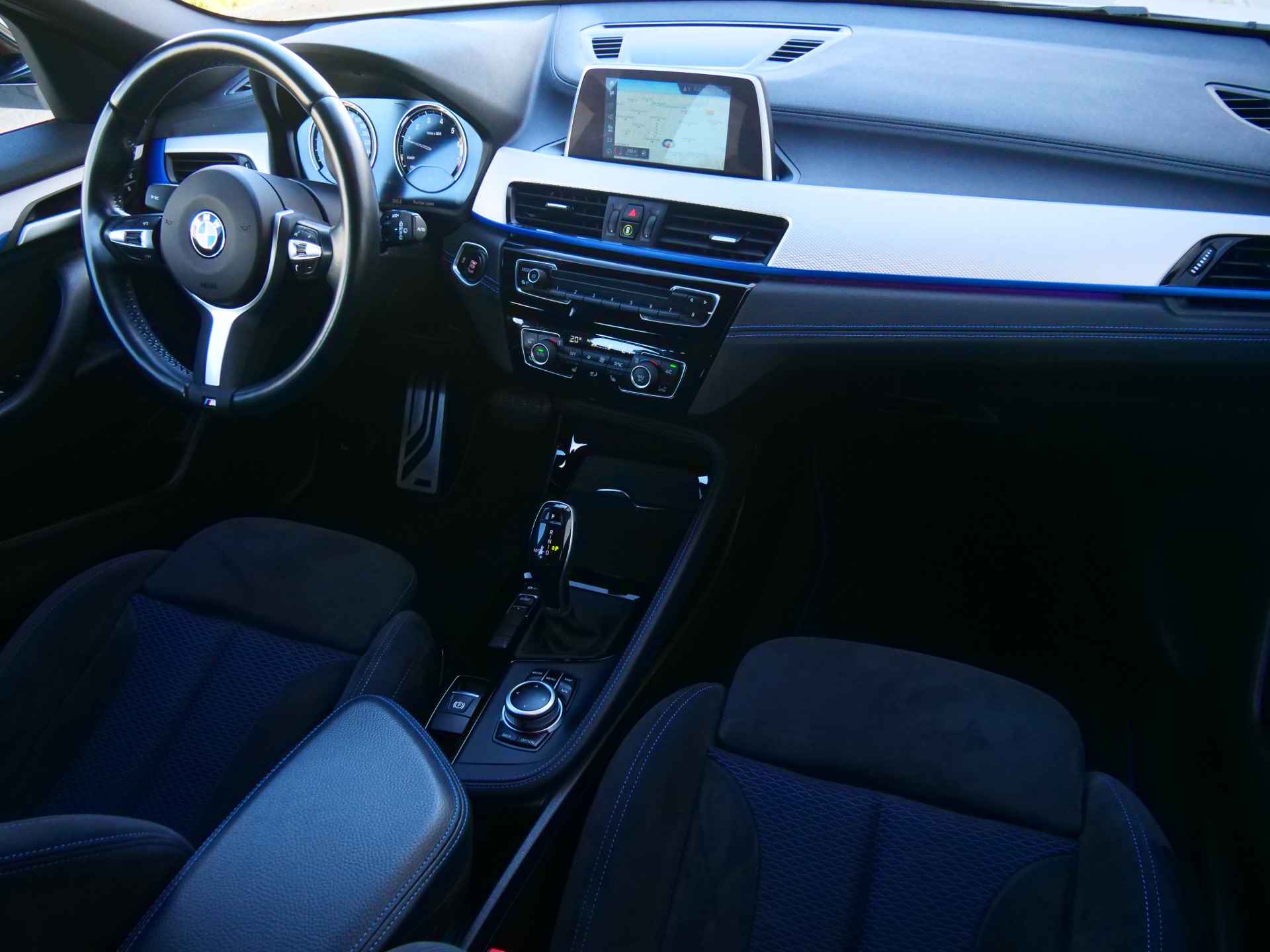 BMW X2 sDrive18i Executive 141 Pk Automaat M-pakket / Navi / 19 inch - 2/49