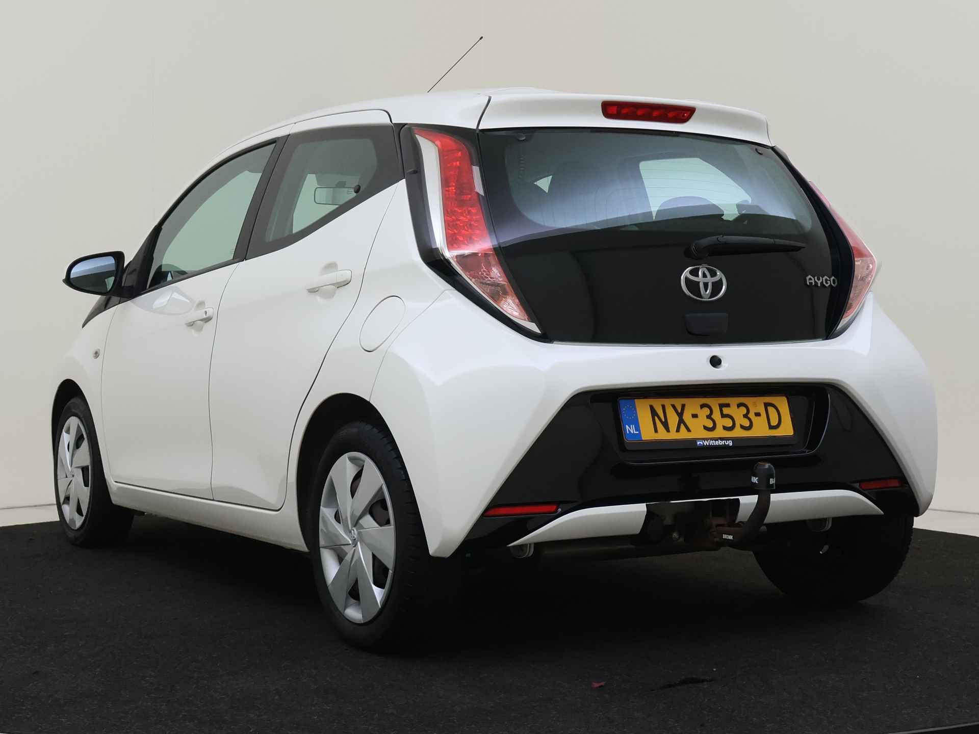 Toyota Aygo 1.0 VVT-i x-play | Airconditioning | Trekhaak | Camera - 5/31