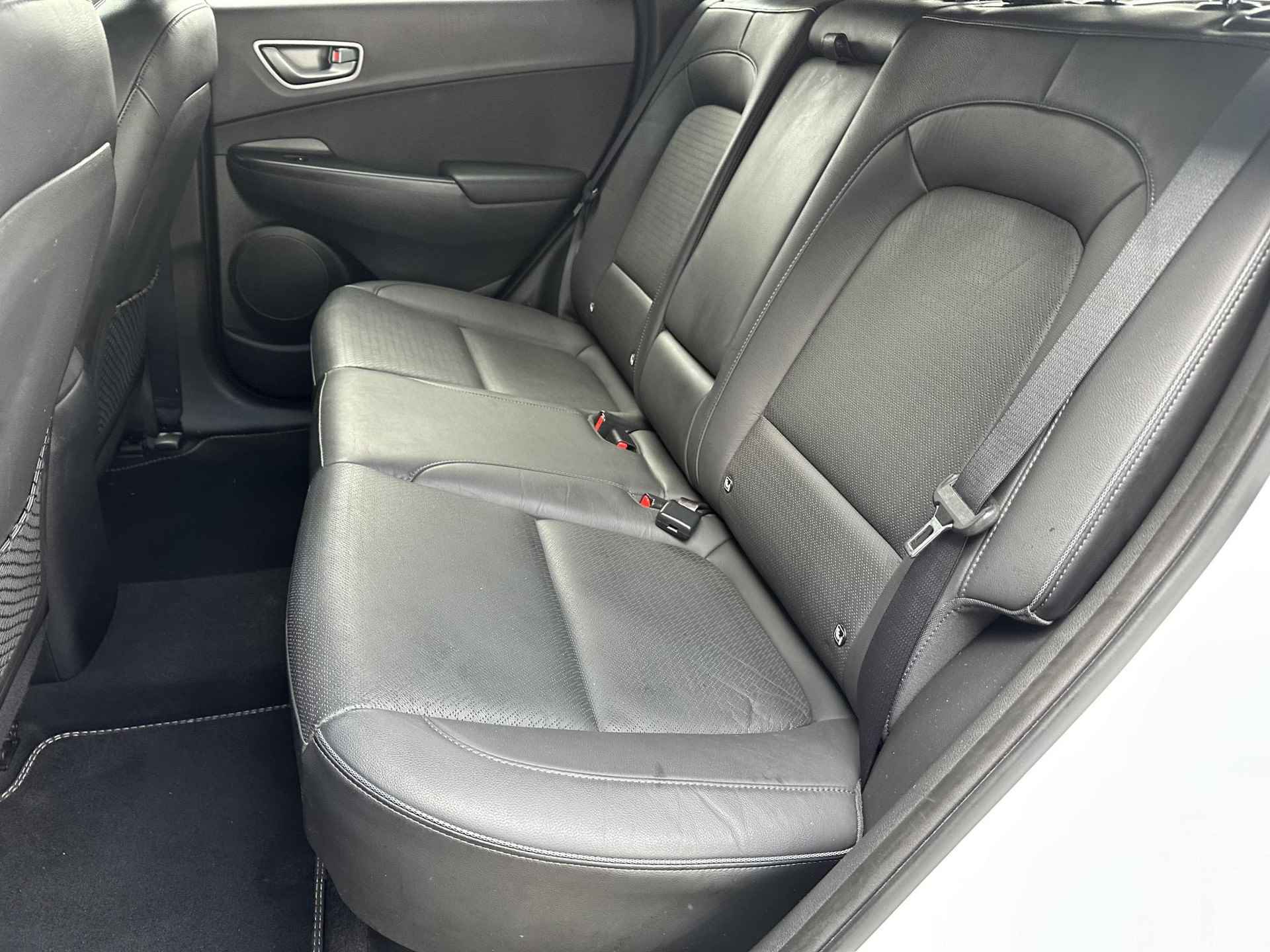 Hyundai Kona EV Premium 64 kWh / Luxe auto / Stoel verwaming+verkoeling / Head-up display / Achteruitrij camera / Keyless / - 6/46