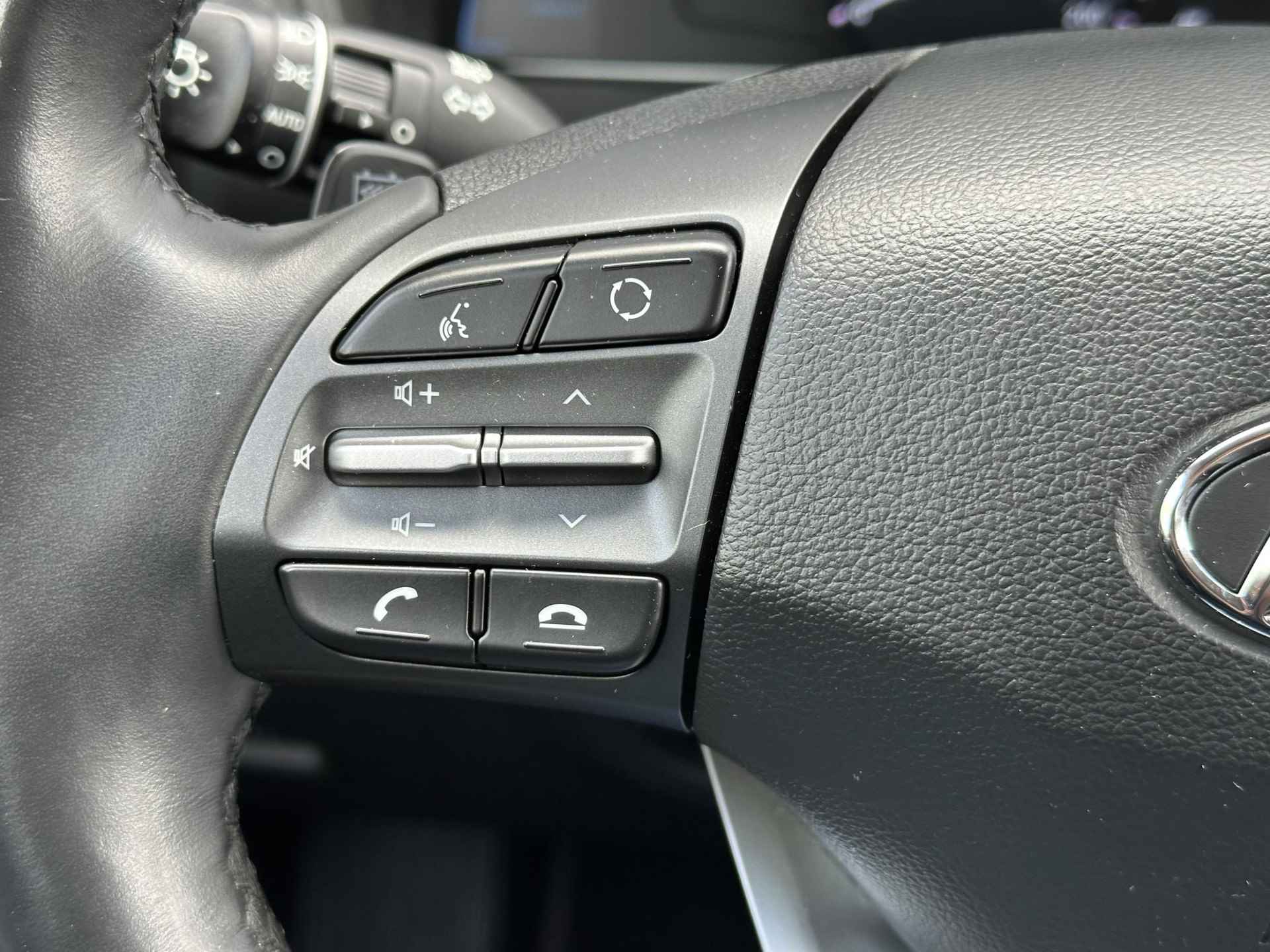 Hyundai Kona EV Premium 64 kWh / Luxe auto / Stoel verwaming+verkoeling / Head-up display / Achteruitrij camera / Keyless / - 9/46
