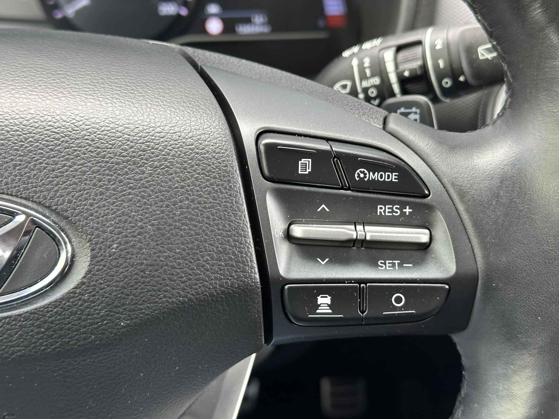 Hyundai Kona EV Premium 64 kWh / Luxe auto / Stoel verwaming+verkoeling / Head-up display / Achteruitrij camera / Keyless / - 10/46