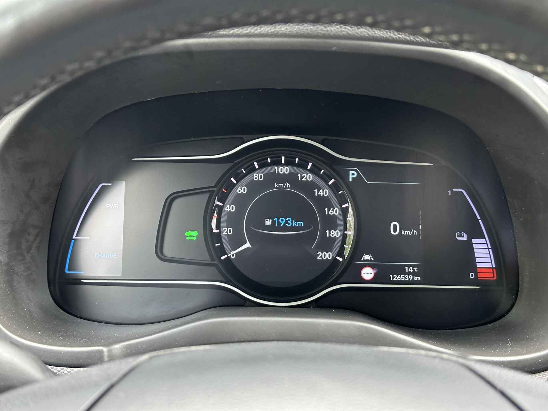 Hyundai Kona EV Premium 64 kWh / Luxe auto / Stoel verwaming+verkoeling / Head-up display / Achteruitrij camera / Keyless / - 14/46