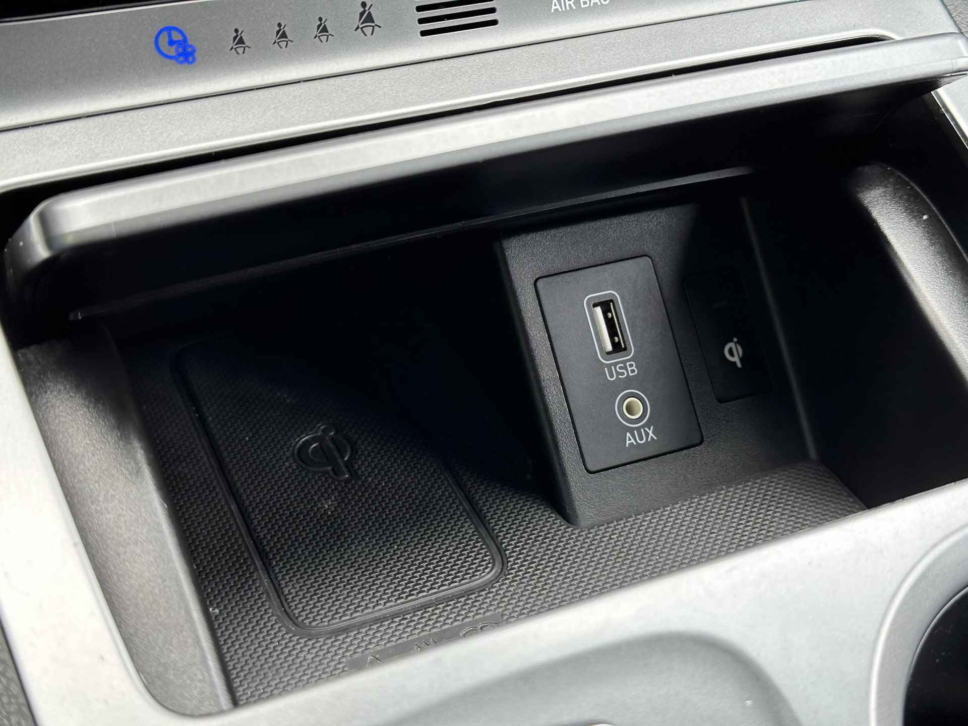 Hyundai Kona EV Premium 64 kWh / Luxe auto / Stoel verwaming+verkoeling / Head-up display / Achteruitrij camera / Keyless / - 35/46