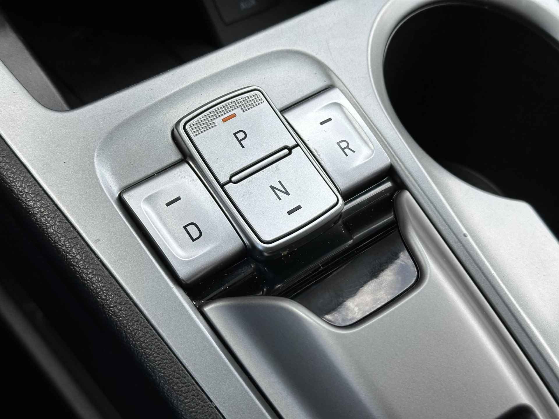 Hyundai Kona EV Premium 64 kWh / Luxe auto / Stoel verwaming+verkoeling / Head-up display / Achteruitrij camera / Keyless / - 37/46