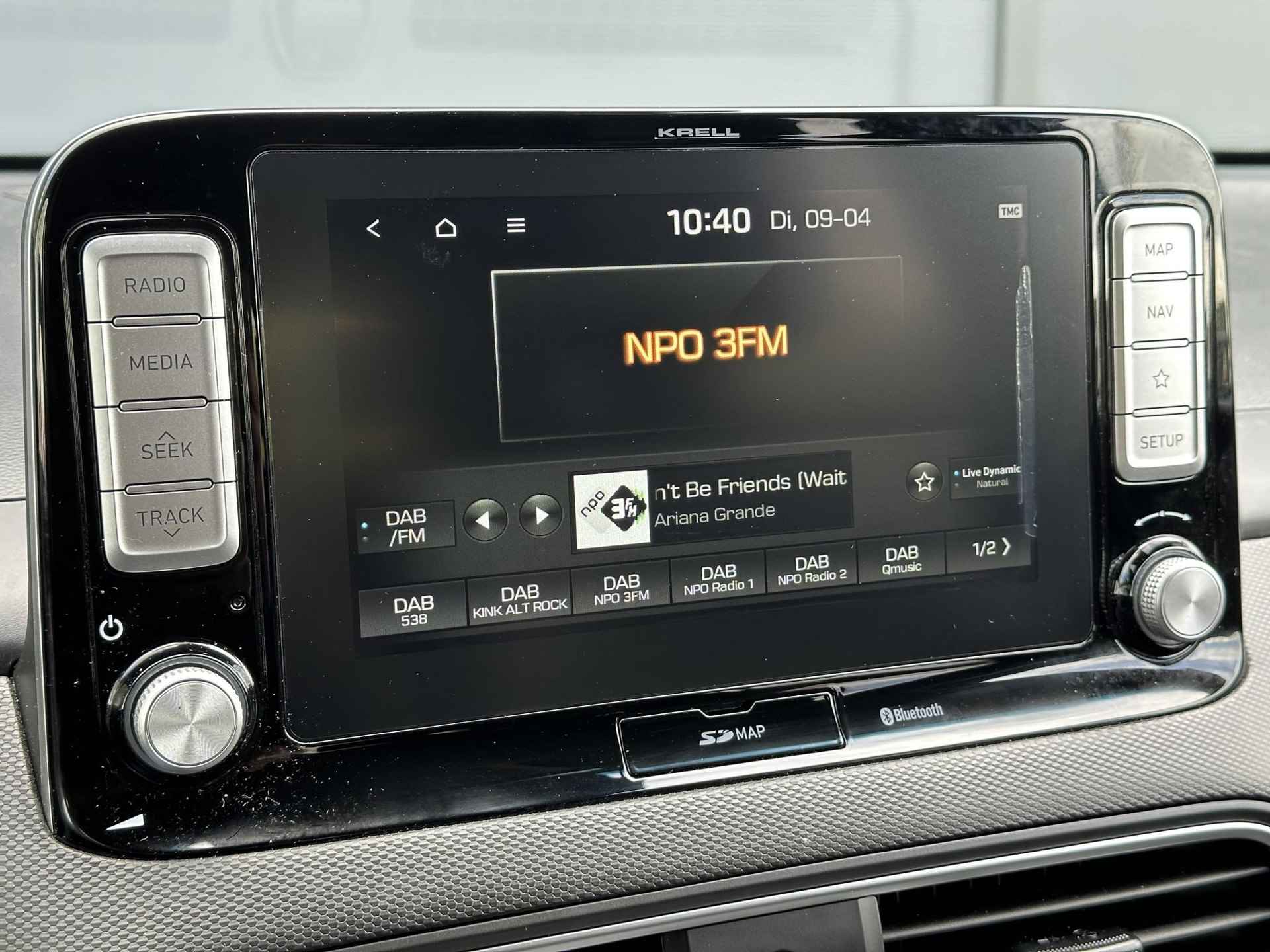 Hyundai Kona EV Premium 64 kWh / Luxe auto / Stoel verwaming+verkoeling / Head-up display / Achteruitrij camera / Keyless / - 39/46