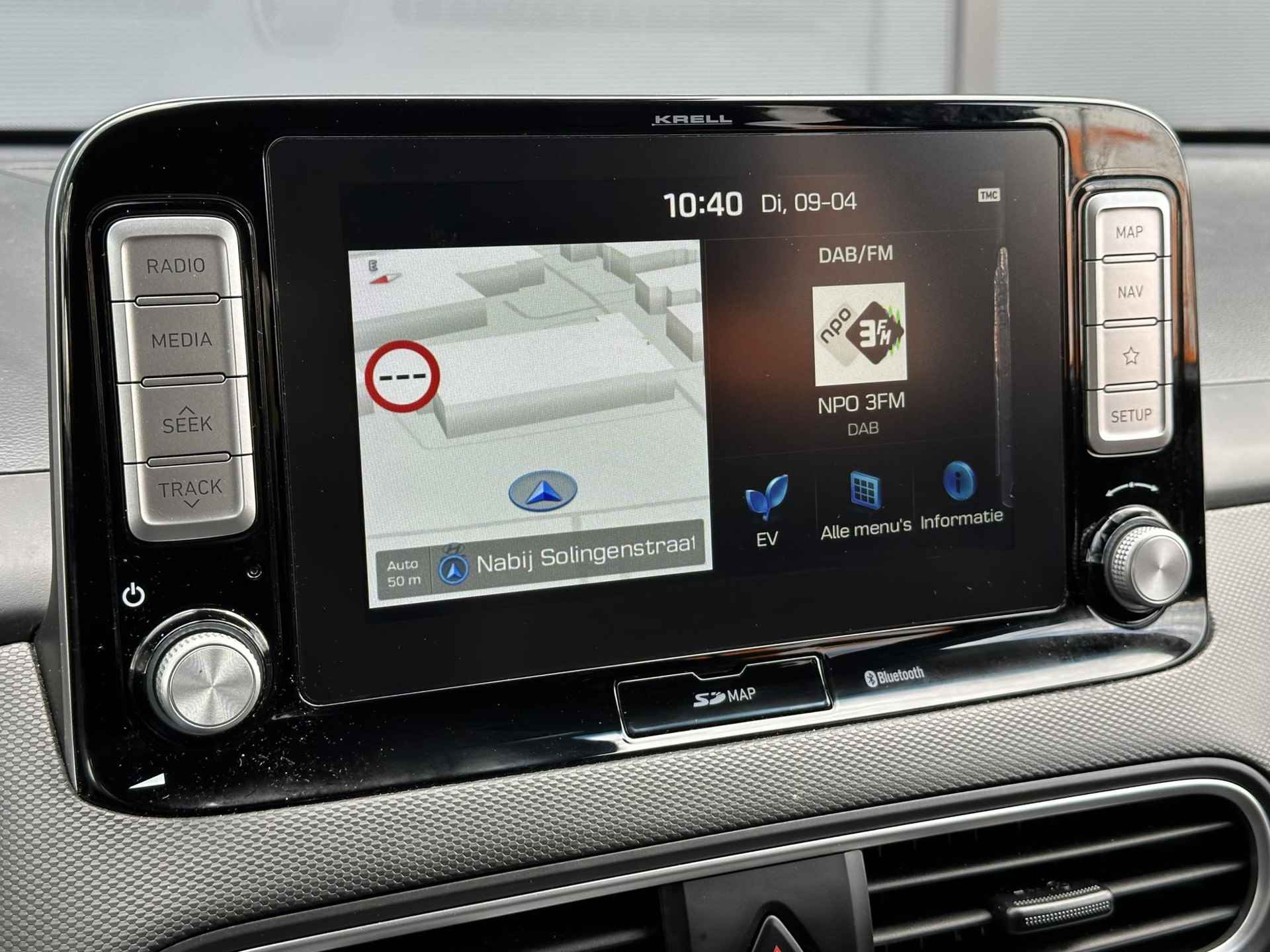 Hyundai Kona EV Premium 64 kWh / Luxe auto / Stoel verwaming+verkoeling / Head-up display / Achteruitrij camera / Keyless / - 41/46