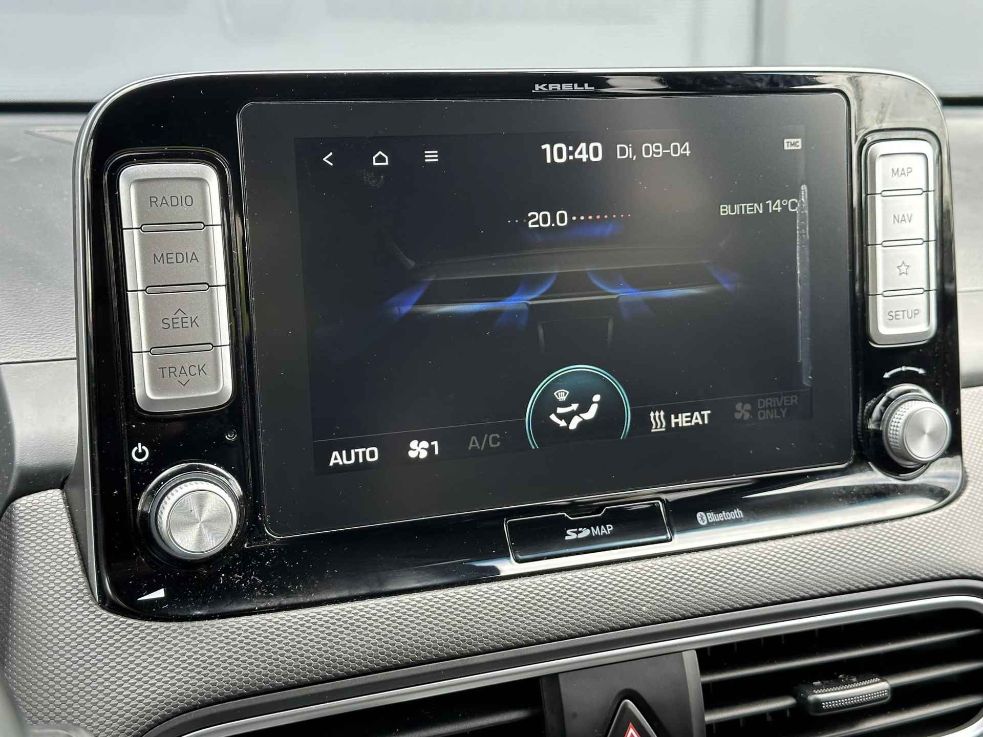 Hyundai Kona EV Premium 64 kWh / Luxe auto / Stoel verwaming+verkoeling / Head-up display / Achteruitrij camera / Keyless / - 44/46