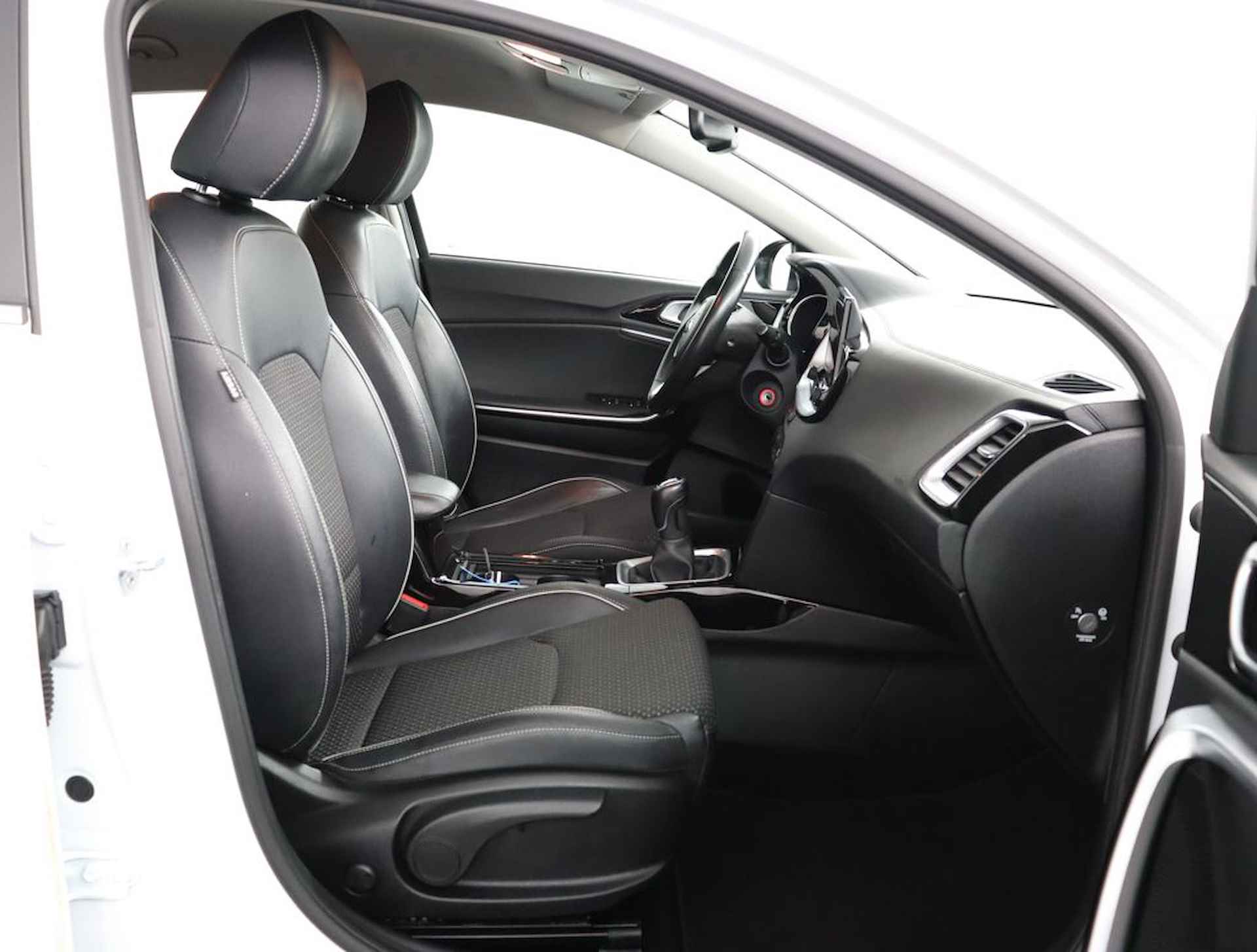 Kia Xceed 1.0 T-GDi DynamicLine - 18" LM-velgen - Apple Carplay/Android Auto - Navigatie - Airco - Camera - Fabrieksgarantie tot 02-2027 - 29/54