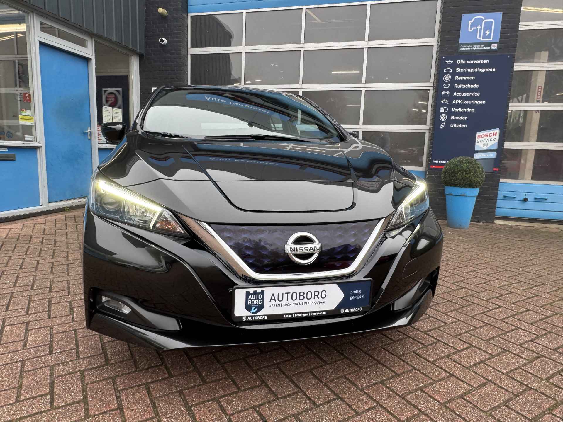 Nissan LEAF *INCLUSIEF LAADPAAL* Acenta 40 kWh | Warmtepomp | Dodehoek Assistentie | Cruise Control Adaptief | Navigatie | Rijklaar + 12 Maand BOVAG Garantie - 48/52