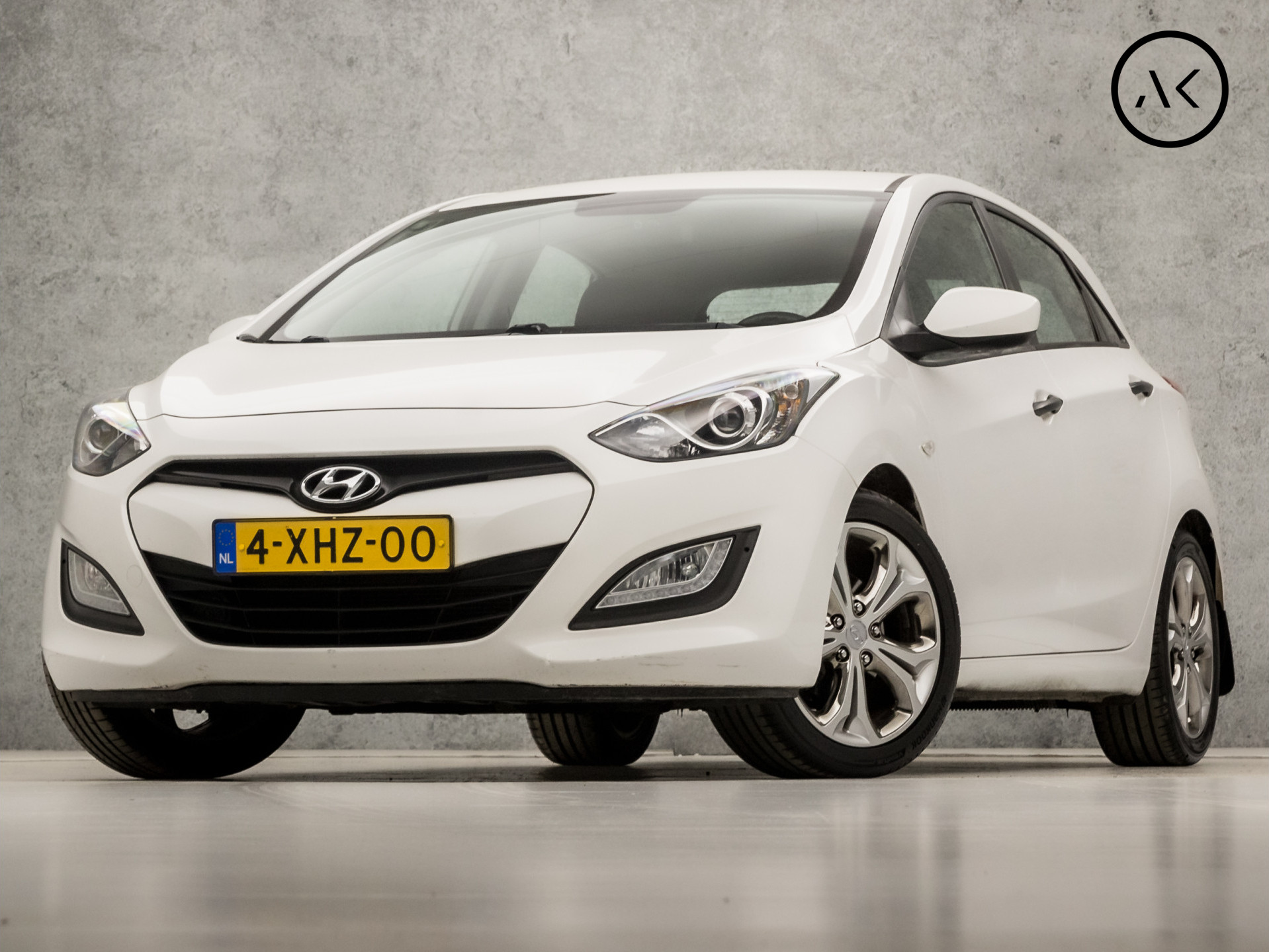 Hyundai i30 1.4i i-Drive Sport (NAVIGATIE, CAMERA, XENON, SPORTSTOELEN, ELEK RAMEN, BLUETOOTH, LM VELGEN, NIEUWSTAAT)