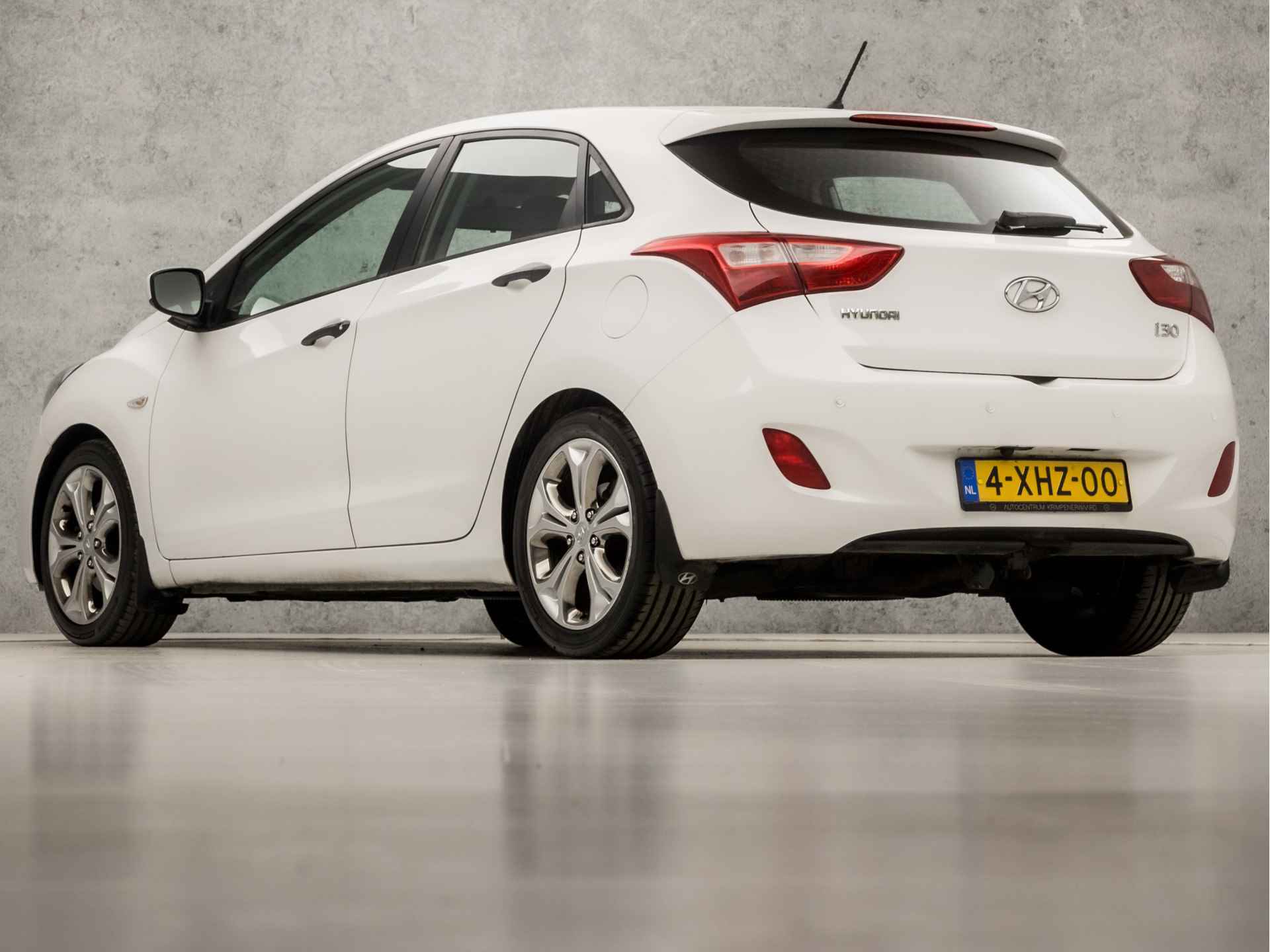 Hyundai i30 1.4i i-Drive Sport (NAVIGATIE, CAMERA, XENON, SPORTSTOELEN, ELEK RAMEN, BLUETOOTH, LM VELGEN, NIEUWSTAAT) - 3/31