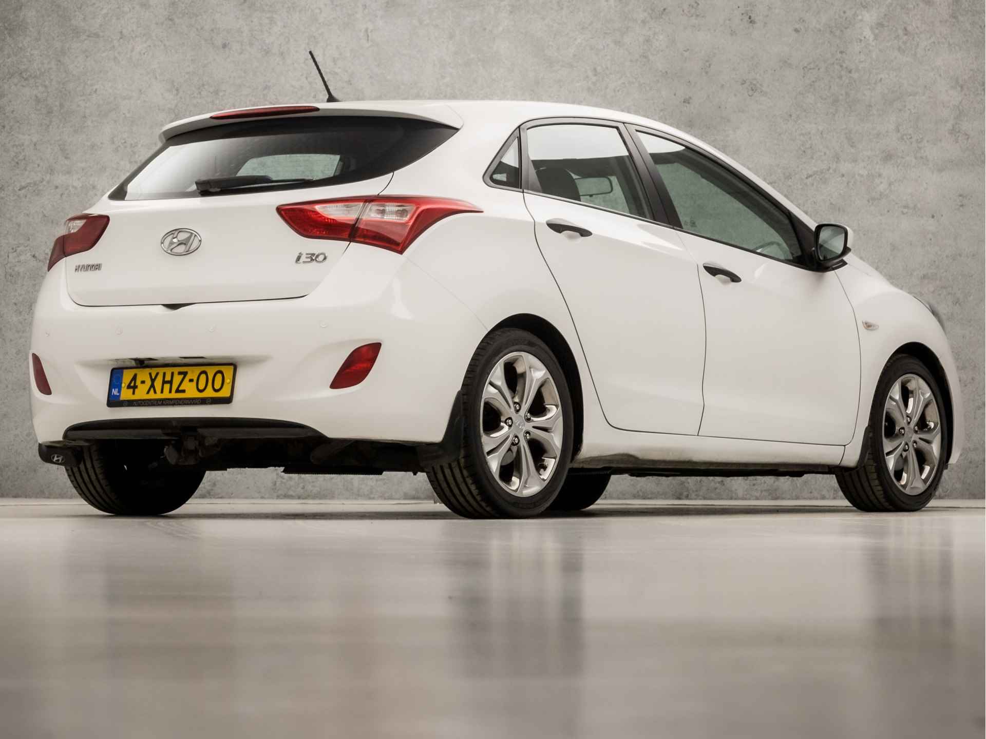 Hyundai i30 1.4i i-Drive Sport (NAVIGATIE, CAMERA, XENON, SPORTSTOELEN, ELEK RAMEN, BLUETOOTH, LM VELGEN, NIEUWSTAAT) - 5/31